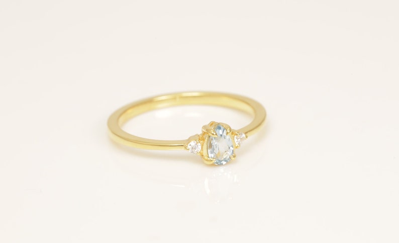 Pear Cut Vintage Engagement Ring, December Birthstone Gift, Vintage Anniversary Ring