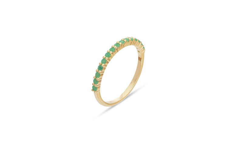 Shared Prong Emerald Wedding Band, May Birthstone Ring, Classic Wedding Ring, Women Wedding Band, Anniversary Ring