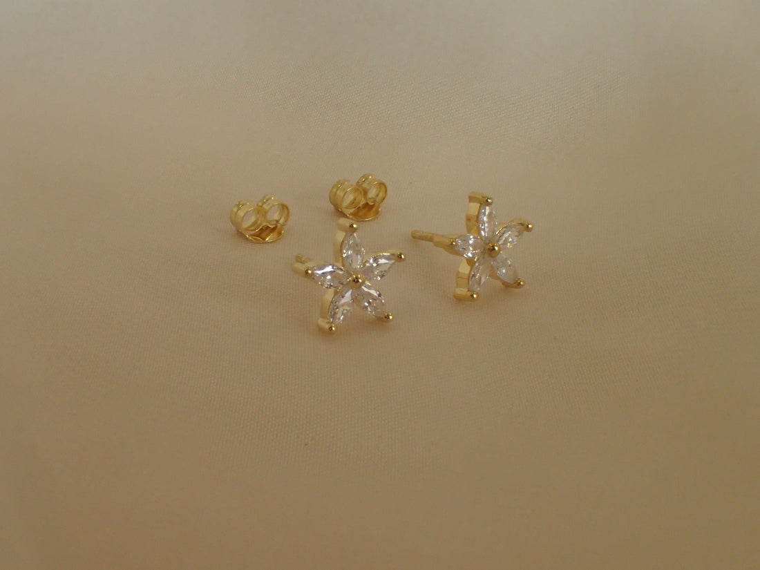 Marquise Stud Earrings / Marquise Cut Diamo2nd Earrings / Minimalist Flower Earrings / Bridesmaid Gifts
