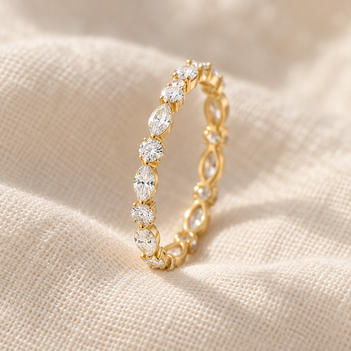 Delicate wedding band