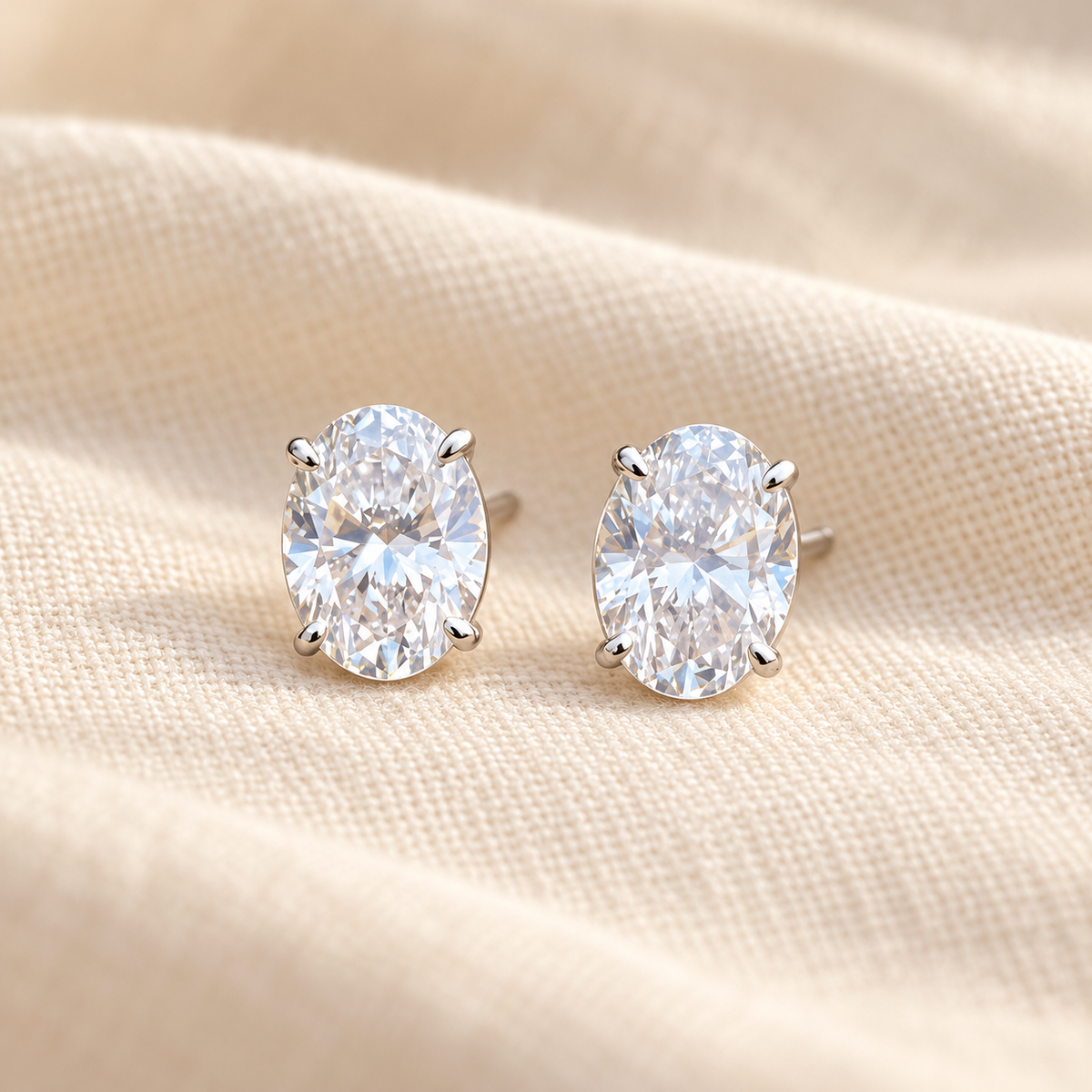 Oval stud earrings
