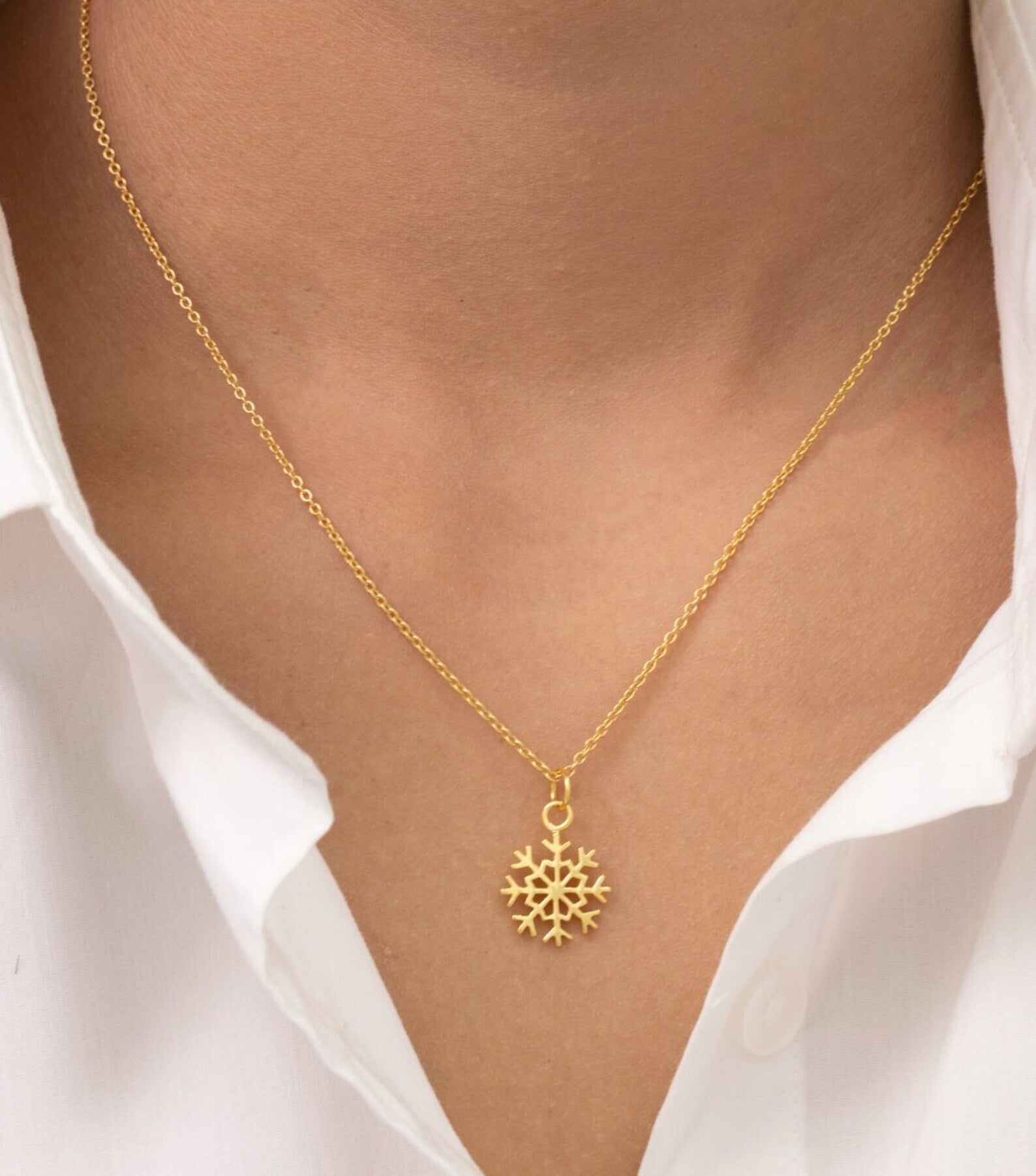 Minimalist Snowflake Necklace, Ice Crystal Necklace, Winter Necklace, Snowflake Necklace for Women, Christmas Necklace