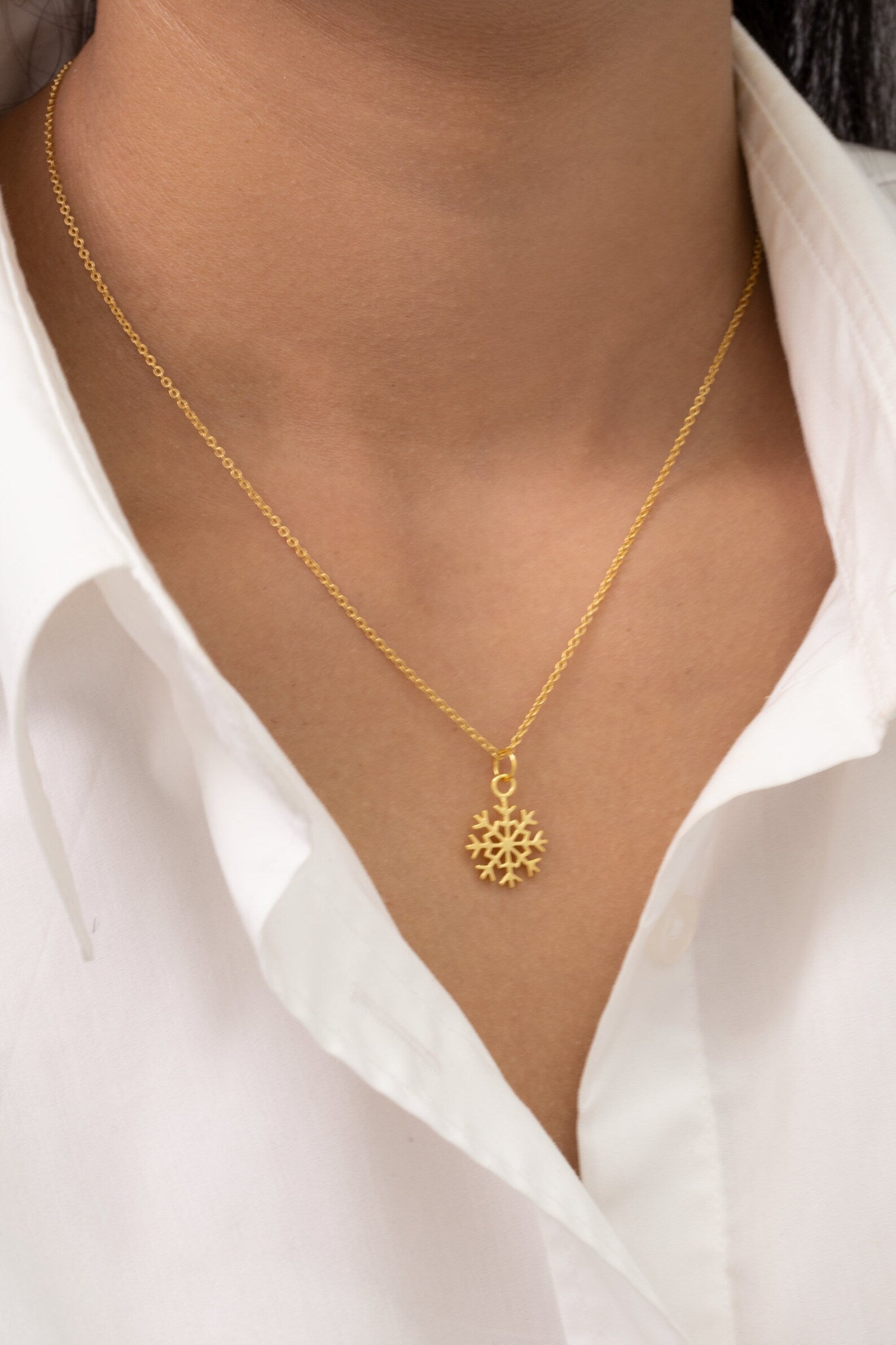 Minimalist Snowflake Necklace, Ice Crystal Necklace, Winter Necklace, Snowflake Necklace for Women, Christmas Necklace