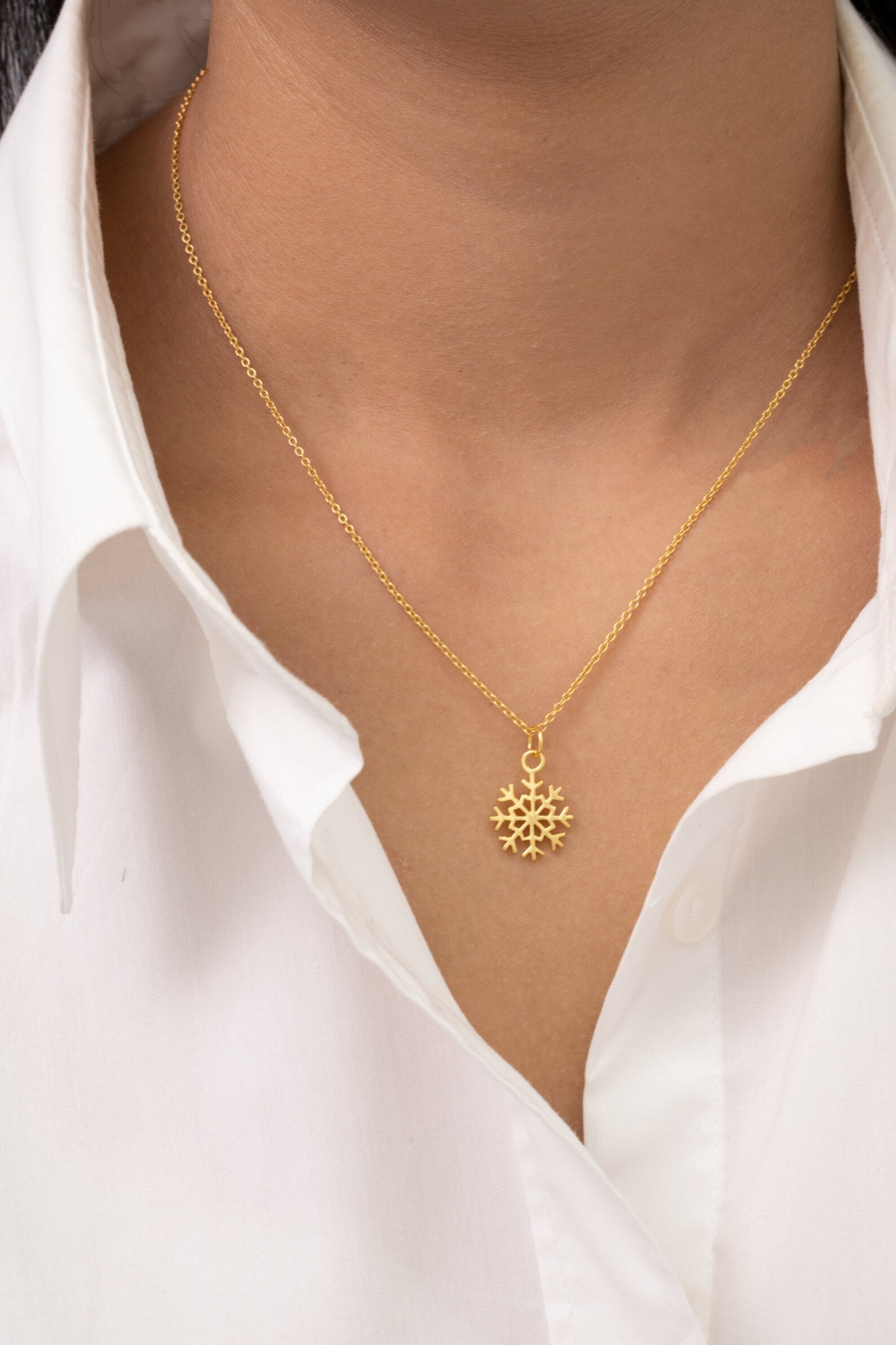 Minimalist Snowflake Necklace, Ice Crystal Necklace, Winter Necklace, Snowflake Necklace for Women, Christmas Necklace