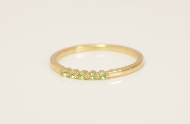 Five Stones Single Prong Peridot Wedding Band, August Birthstone Ring, Classic Wedding Ring for Women, Dainty Stacking Ring