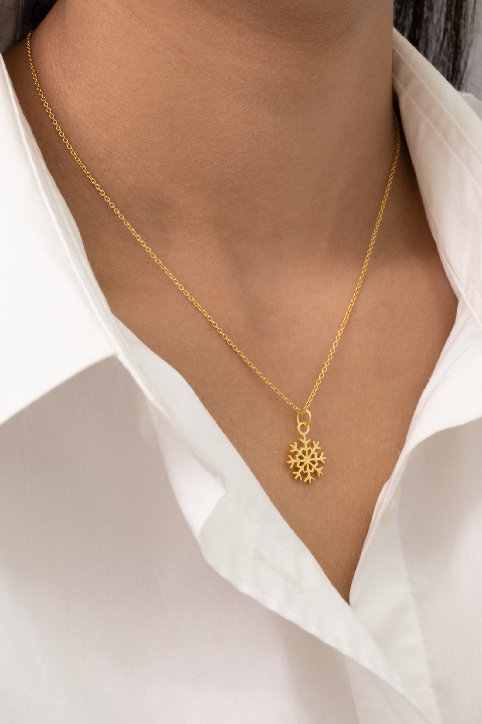 Minimalist Snowflake Necklace, Ice Crystal Necklace, Winter Necklace, Snowflake Necklace for Women, Christmas Necklace