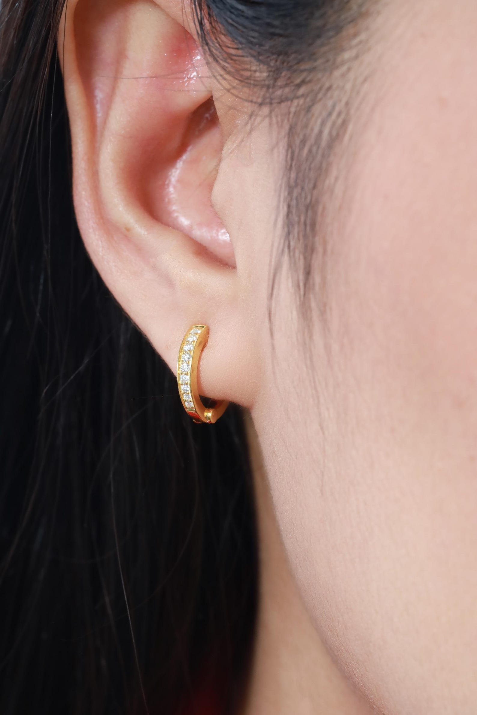 Diamonds Hoop Earrings, Minimalist Hoop Earrings, Delicate Wedding Earrings, Huggie Hoops, Minimal Hoop Earrings