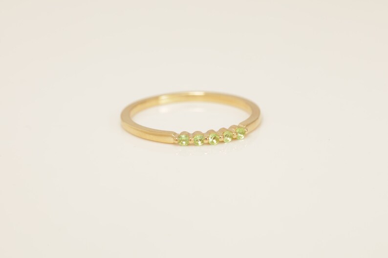 Five Stones Single Prong Peridot Wedding Band, August Birthstone Ring, Classic Wedding Ring for Women, Dainty Stacking Ring