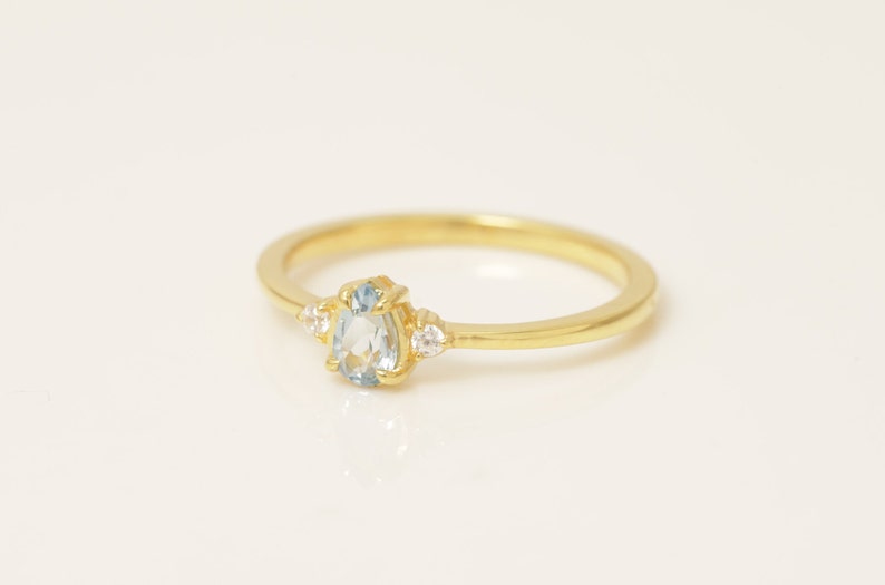 Pear Cut Vintage Engagement Ring, December Birthstone Gift, Vintage Anniversary Ring