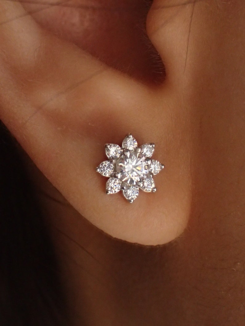 Flower Stud Earrings / Flower Stud Charm / Diamonds Minimalist Earrings / Floral Jewelry