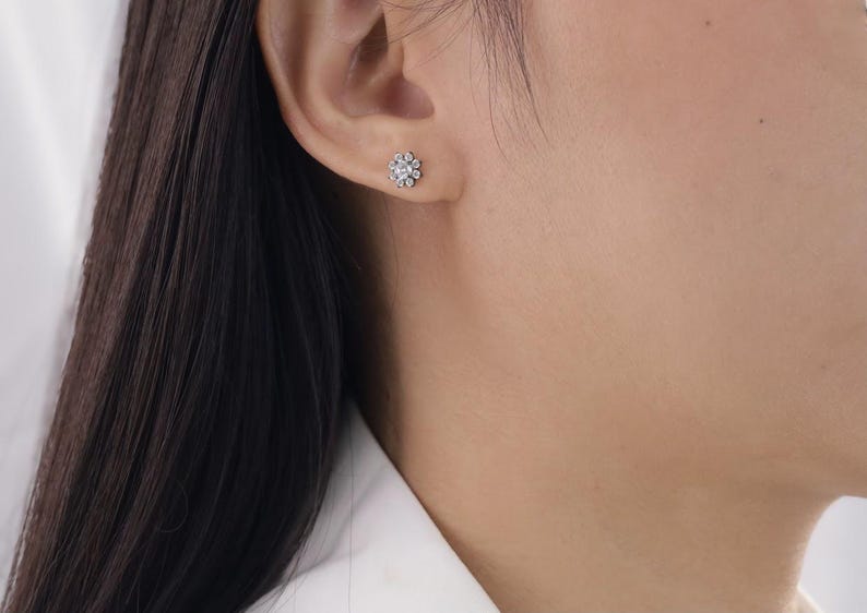 Flower Stud Earrings / Flower Stud Charm / Diamonds Minimalist Earrings / Floral Jewelry