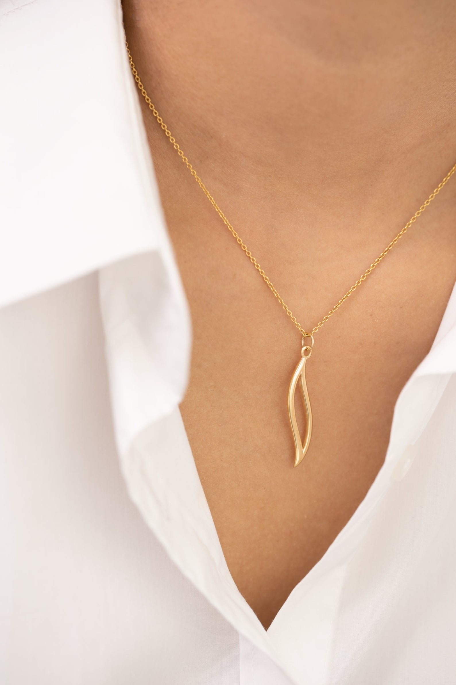 Leaf Charm Necklace, Leaf Pendant Necklace, Dainty Floral Charm Necklace, Bridal Necklace, Natural Jewelry