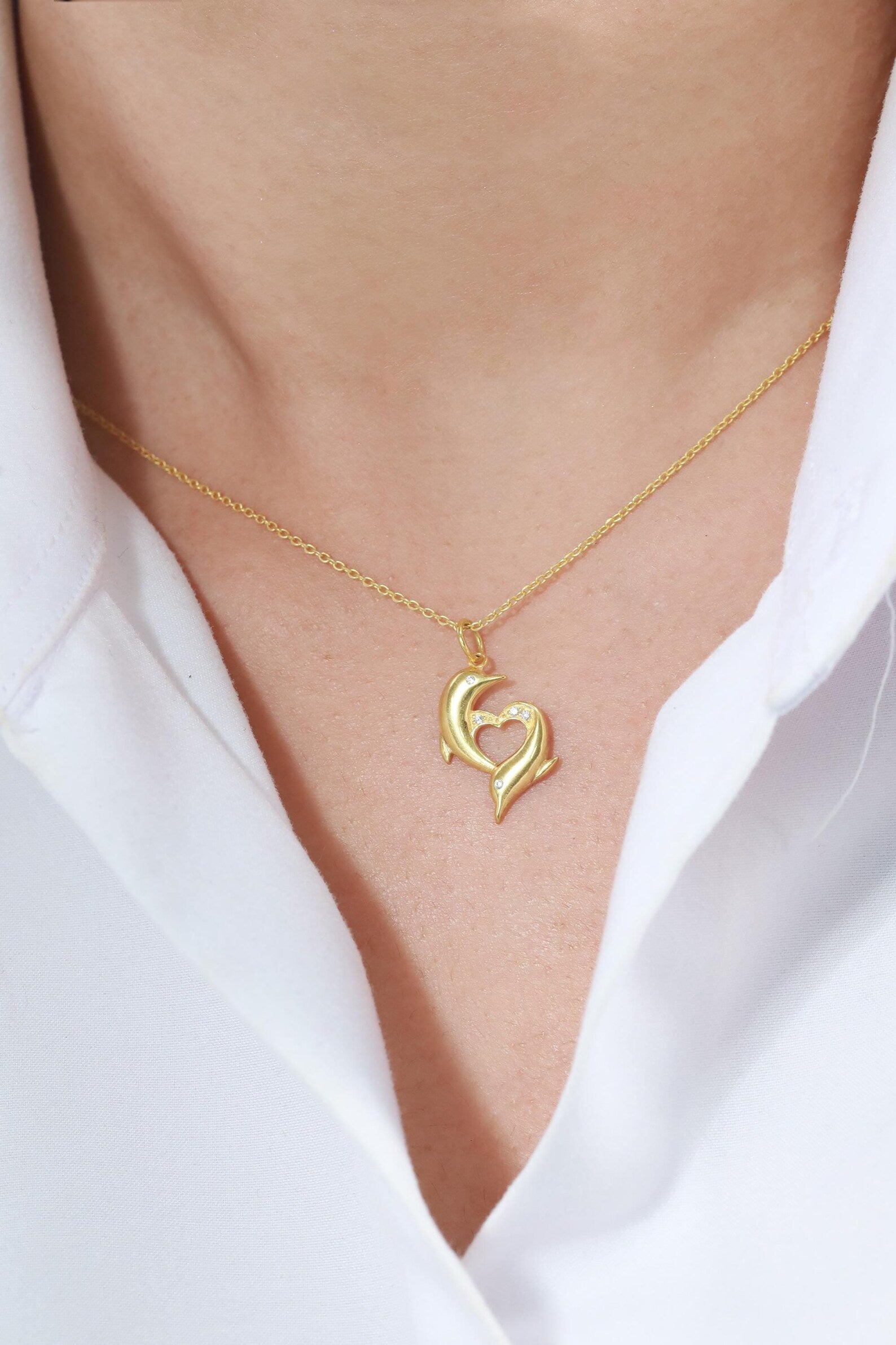 Dolphin Pendant Necklace, Ocean Fish Charm, Minimalist Dolphin Necklace, Dolphin Lover Gift, Best Friend Gift