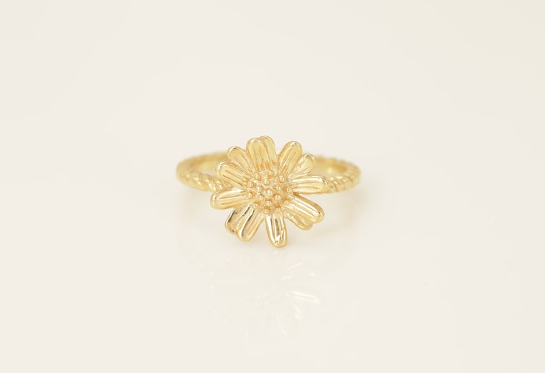 Daisy Flower Ring, Flower Infinity Ring, Floral Anniversary Ring, Delicate Ring, Minimalist Ring, Summer Jewelry