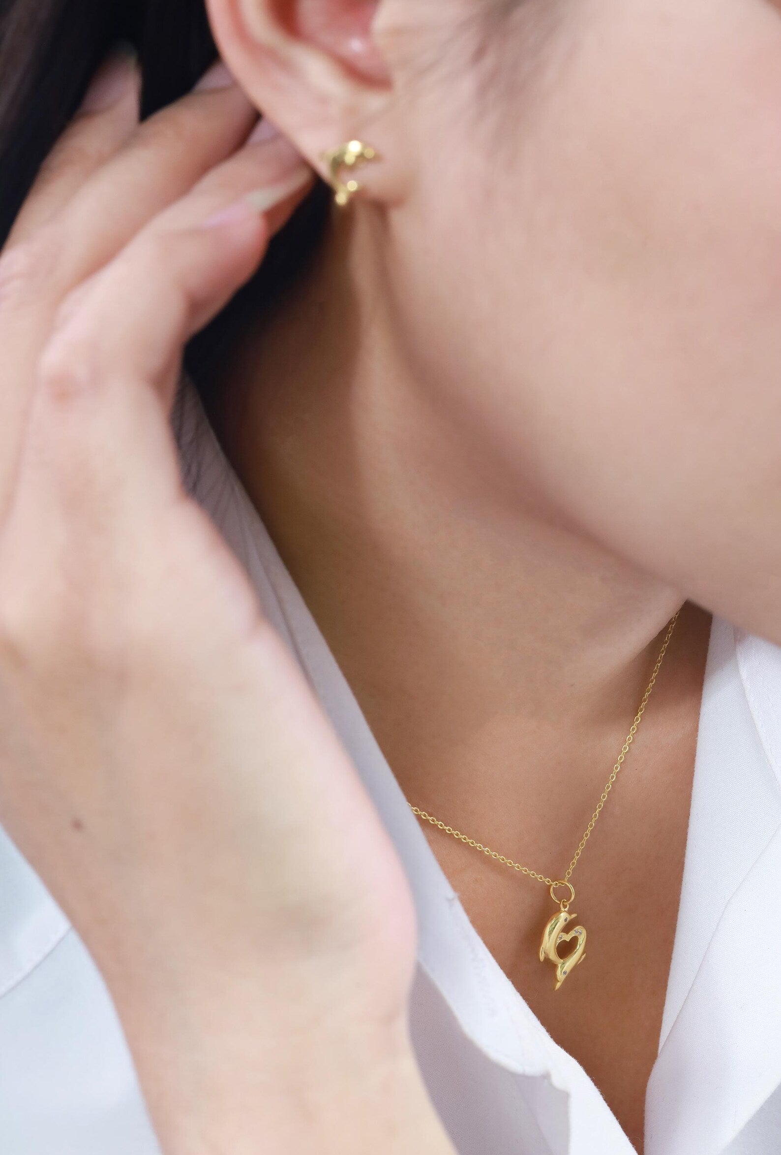 Dolphin Pendant Necklace, Ocean Fish Charm, Minimalist Dolphin Necklace, Dolphin Lover Gift, Best Friend Gift