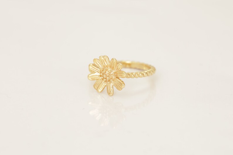 Daisy Flower Ring, Flower Infinity Ring, Floral Anniversary Ring, Delicate Ring, Minimalist Ring, Summer Jewelry