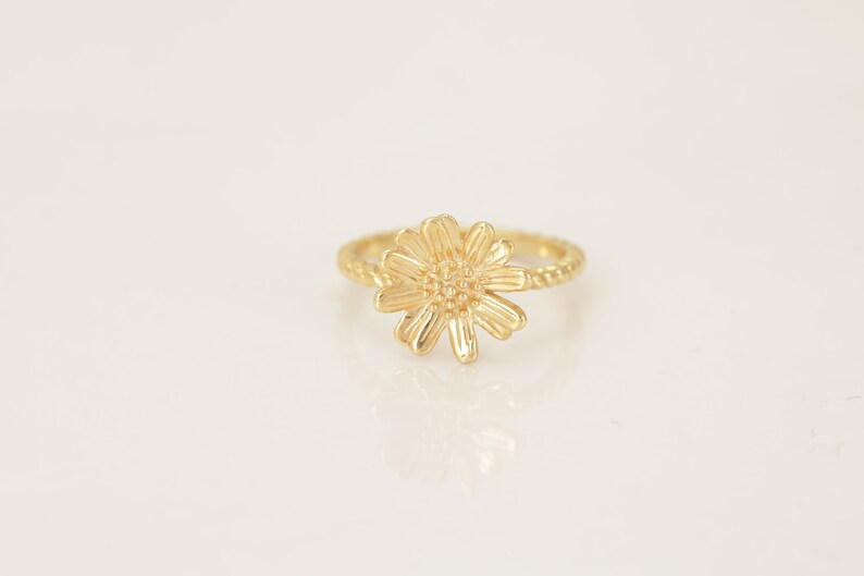 Daisy Flower Ring, Flower Infinity Ring, Floral Anniversary Ring, Delicate Ring, Minimalist Ring, Summer Jewelry