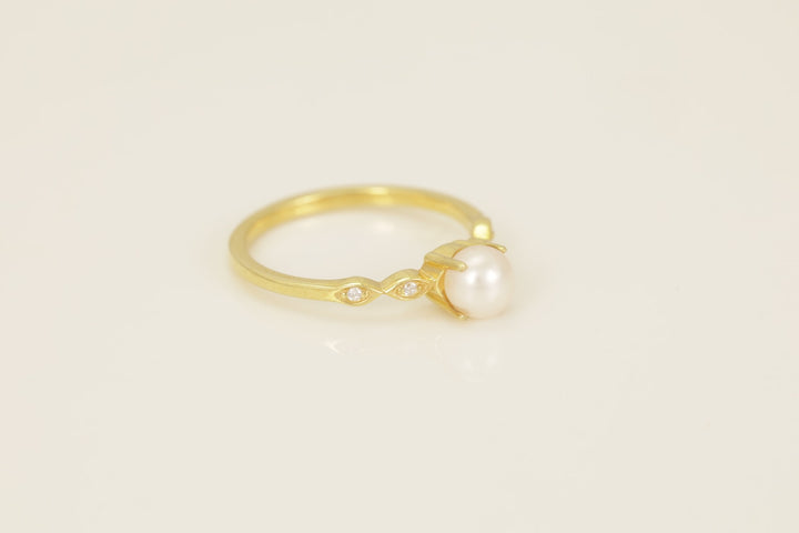 Pearl and Diamond Engagement Ring, June Birthstone, Pearl Ring, 18k Gold Unique Promise Ring, Marquise Ring