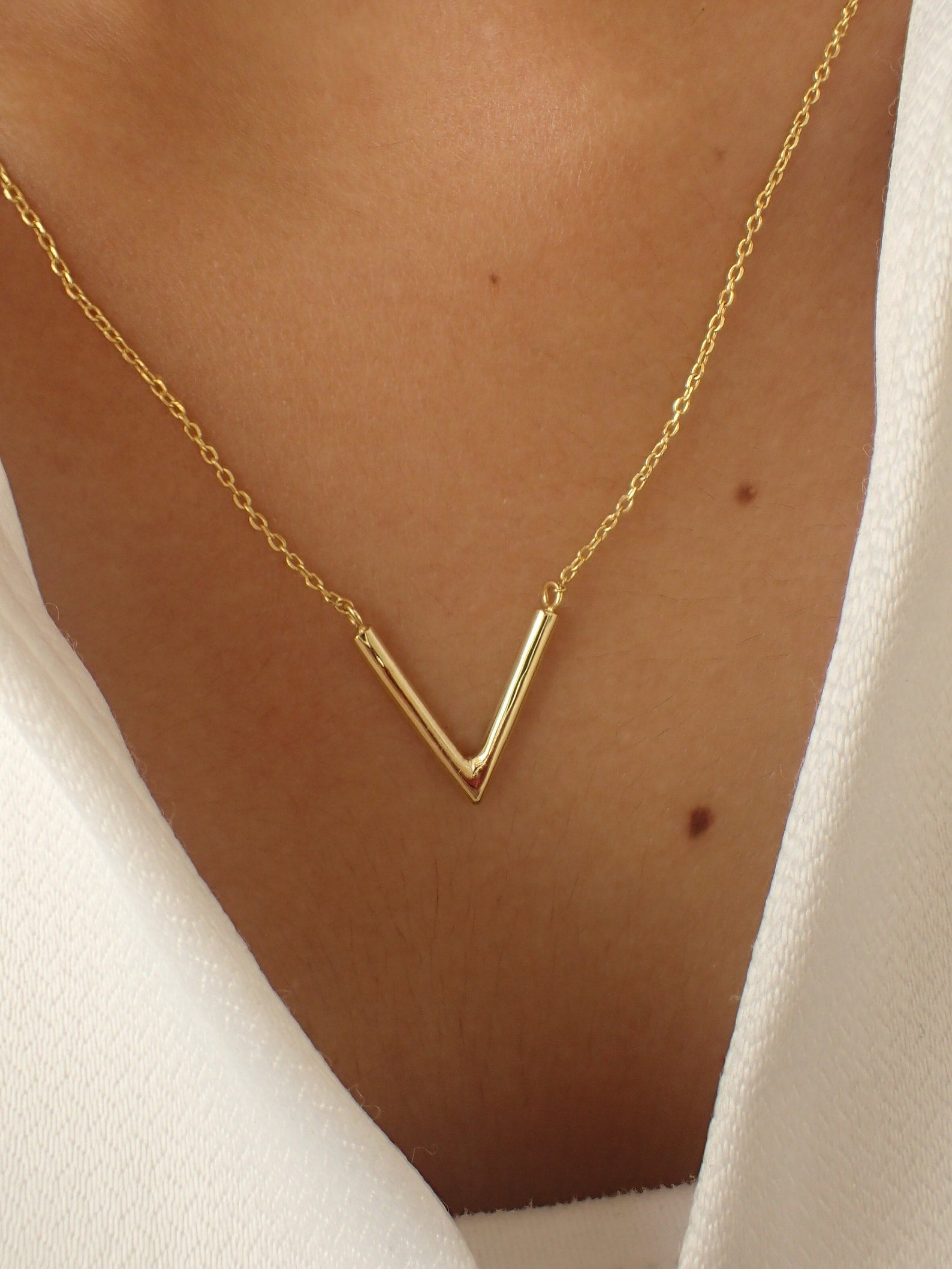 Dainty V Necklace / V Shape Necklace / Minimalist Necklace / Chevron Necklace / Geometric Necklace Gift for Her