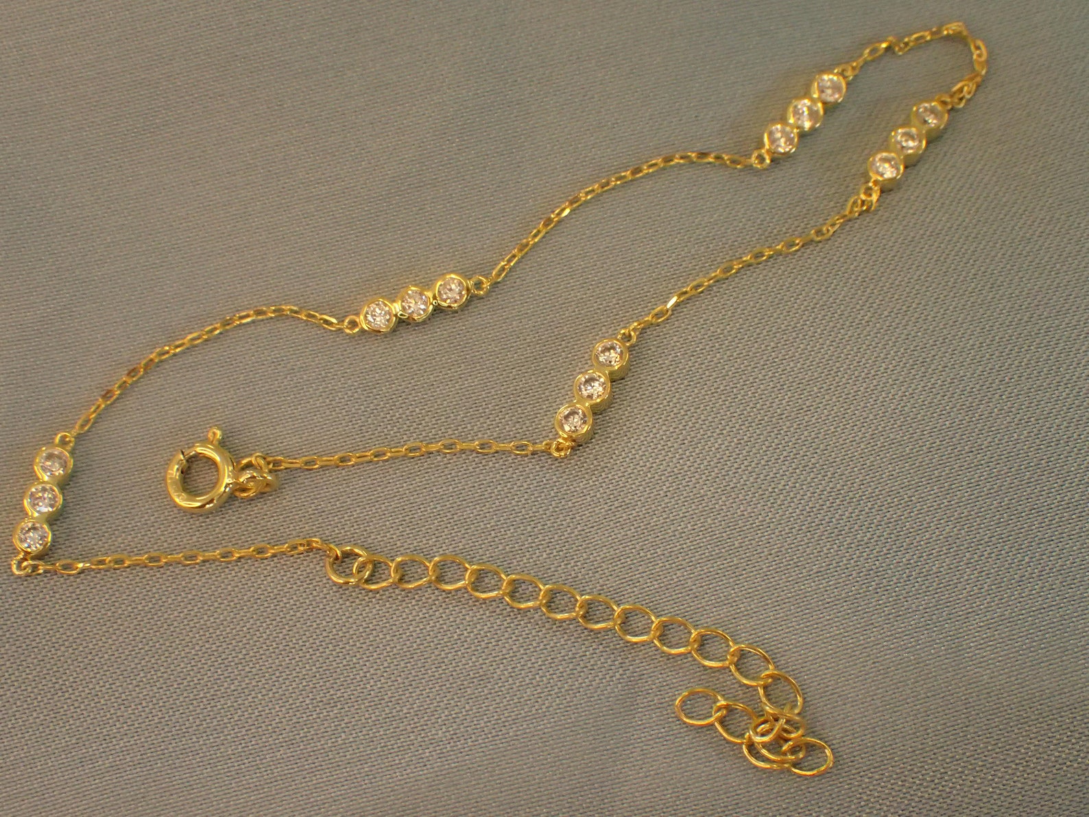 Trio Diamond Bracelet / Delicate Bezel Set Bracelet / Thin Chain Layering Bracelet / Minimalist Bracelet