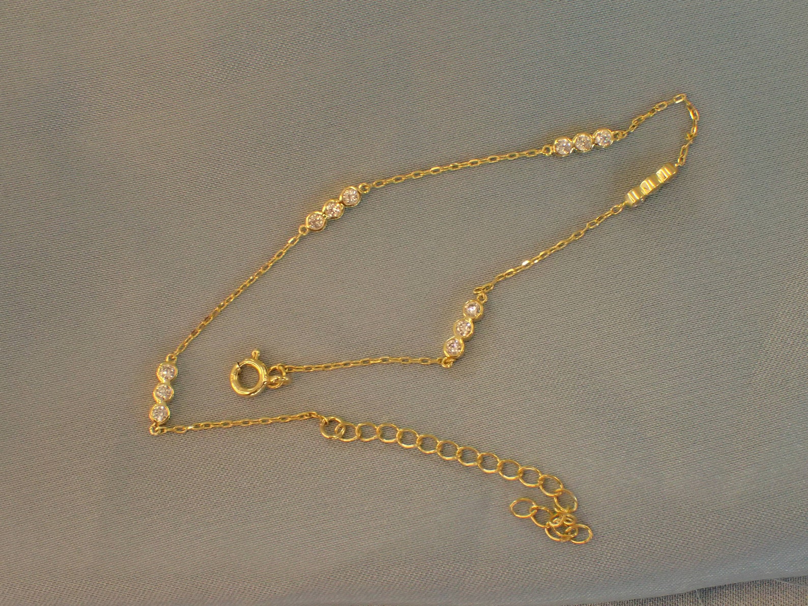 Trio Diamond Bracelet / Delicate Bezel Set Bracelet / Thin Chain Layering Bracelet / Minimalist Bracelet