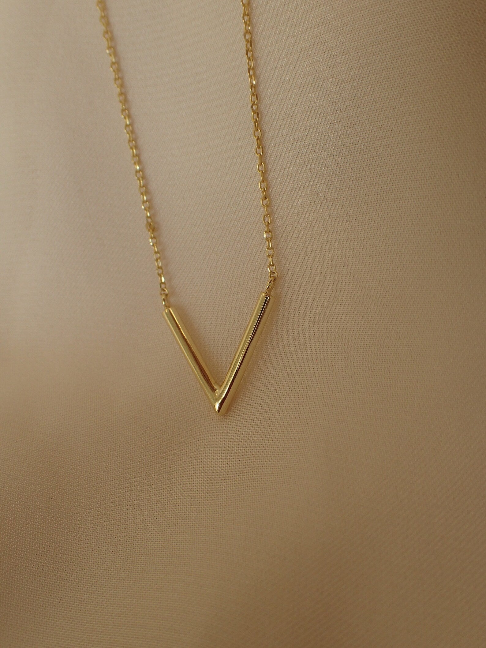 Dainty V Necklace / V Shape Necklace / Minimalist Necklace / Chevron Necklace / Geometric Necklace Gift for Her