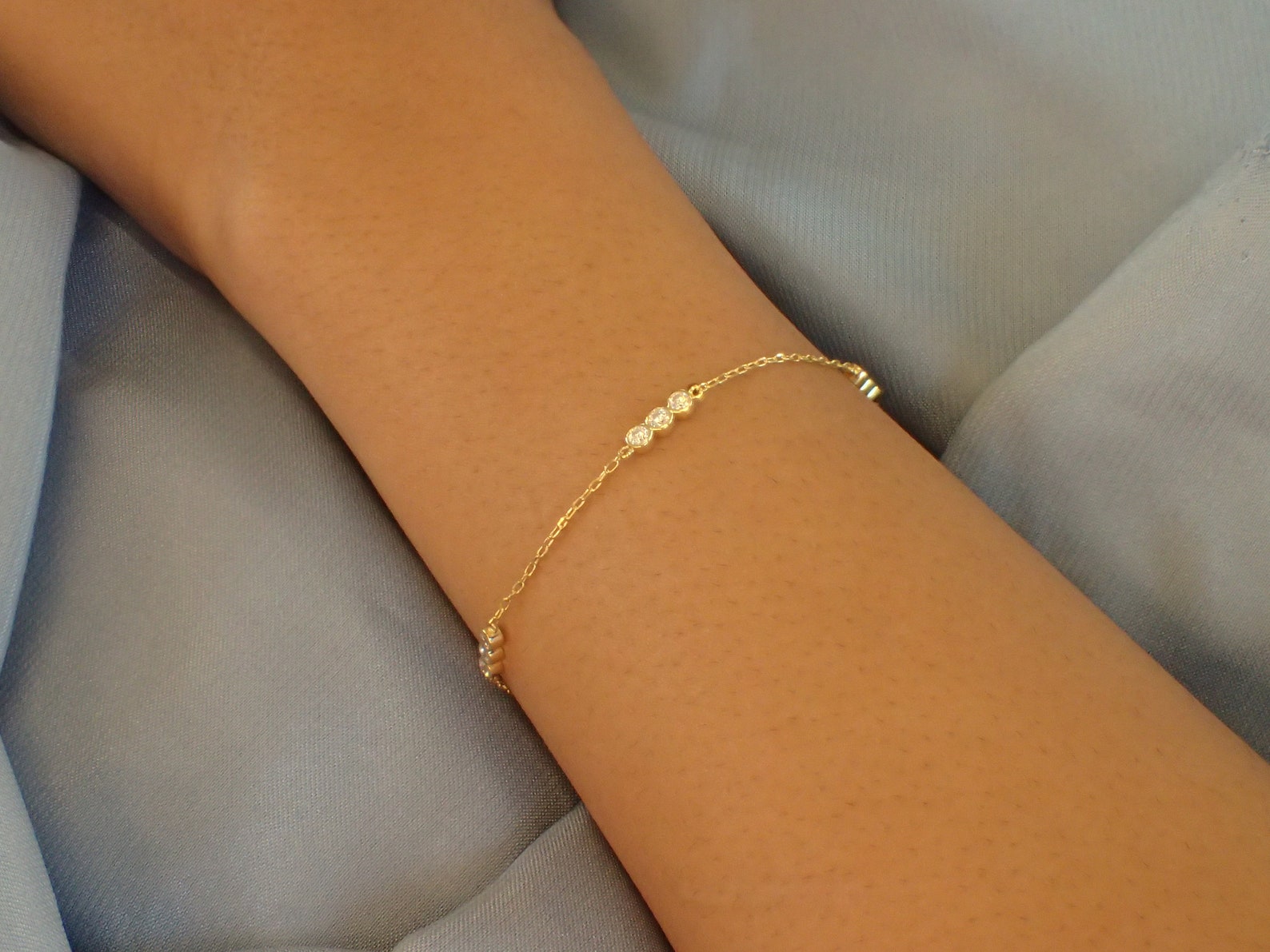 Trio Diamond Bracelet / Delicate Bezel Set Bracelet / Thin Chain Layering Bracelet / Minimalist Bracelet