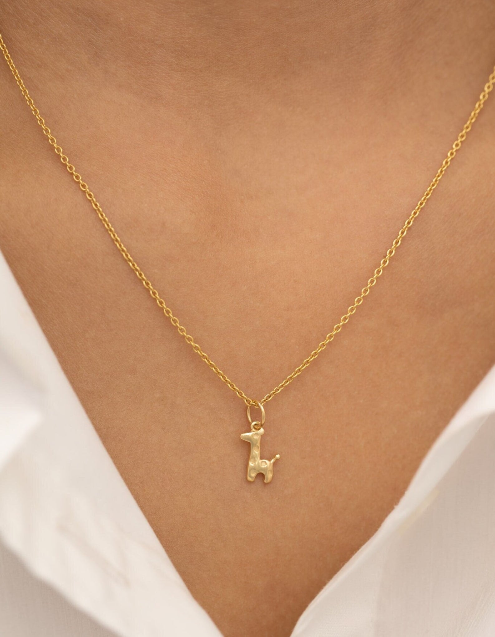 Giraffe Pendant Necklace, Giraffe Charm, Minimalist Giraffe Necklace Gift for Women, Gift for Animal Lover, Animal Jewelry