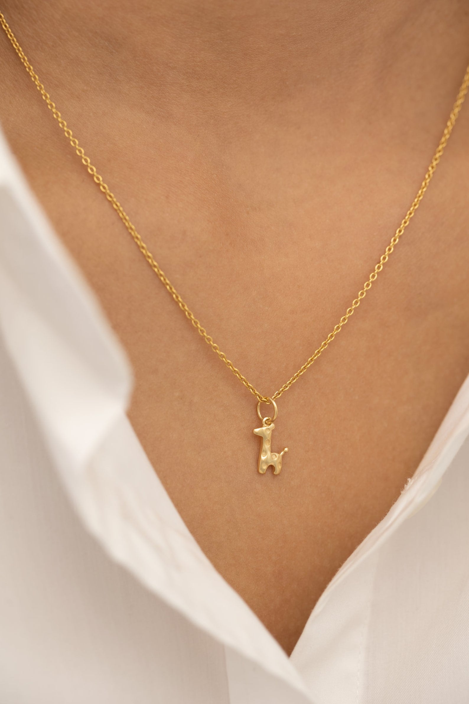 Giraffe Pendant Necklace, Giraffe Charm, Minimalist Giraffe Necklace Gift for Women, Gift for Animal Lover, Animal Jewelry