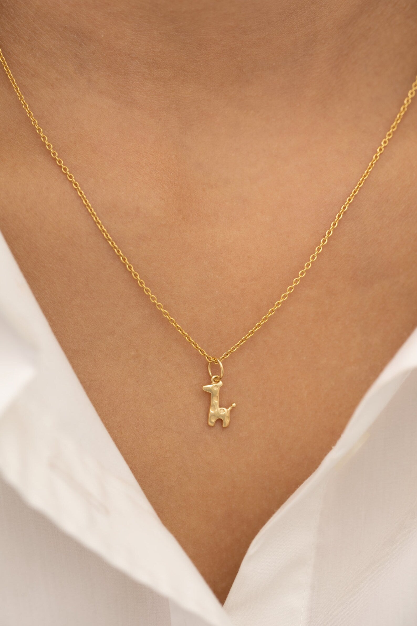 Giraffe Pendant Necklace, Giraffe Charm, Minimalist Giraffe Necklace Gift for Women, Gift for Animal Lover, Animal Jewelry
