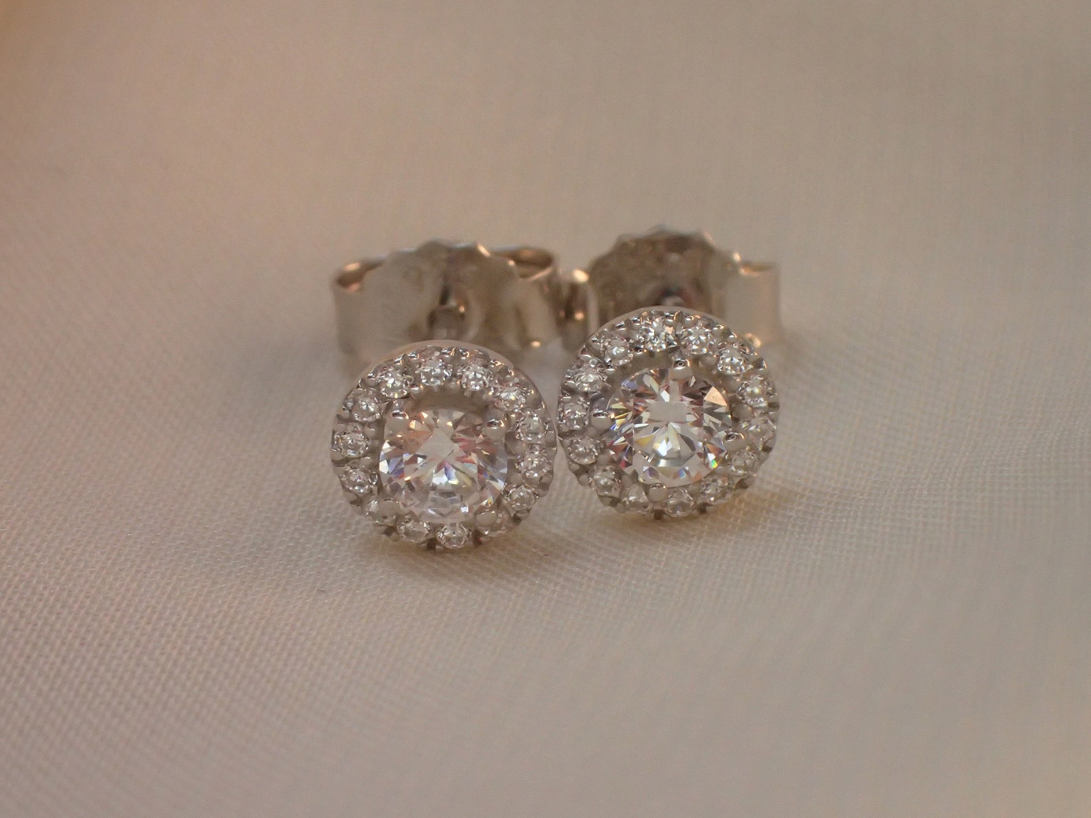 Minimalist Halo Stud Earrings / Moissanite Halo Earrings / Minimalist Earrings / Classic Earrings / Bridesmaid Gift