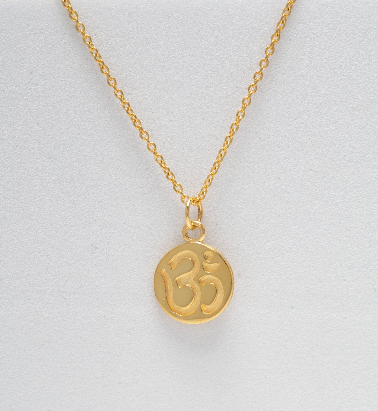 Om Symbol Disc Necklace, Om Charm Pendant, Traditional Disc Pendant Necklace, Meditations Jewelry, Everyday Necklace