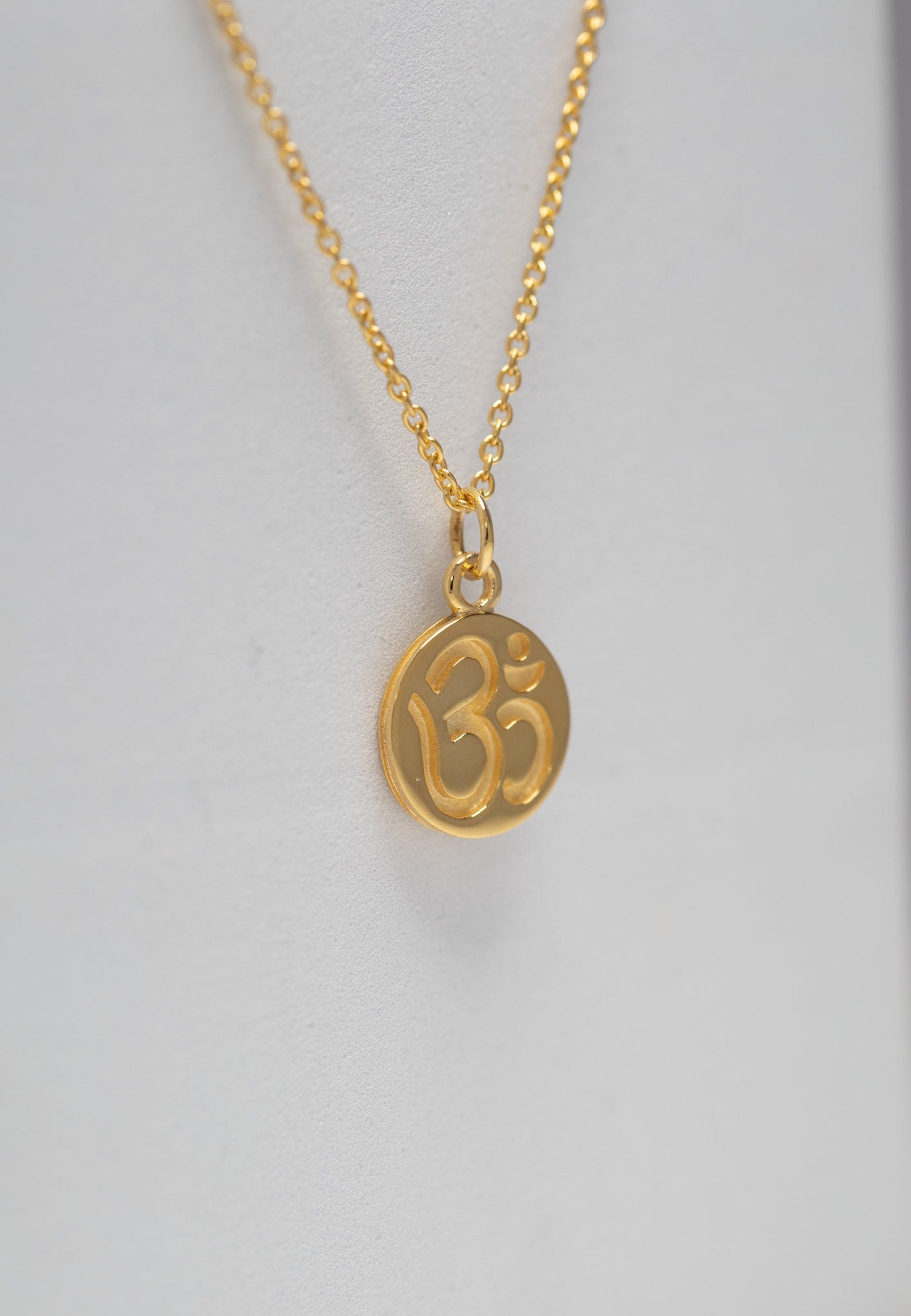 Om Symbol Disc Necklace, Om Charm Pendant, Traditional Disc Pendant Necklace, Meditations Jewelry, Everyday Necklace