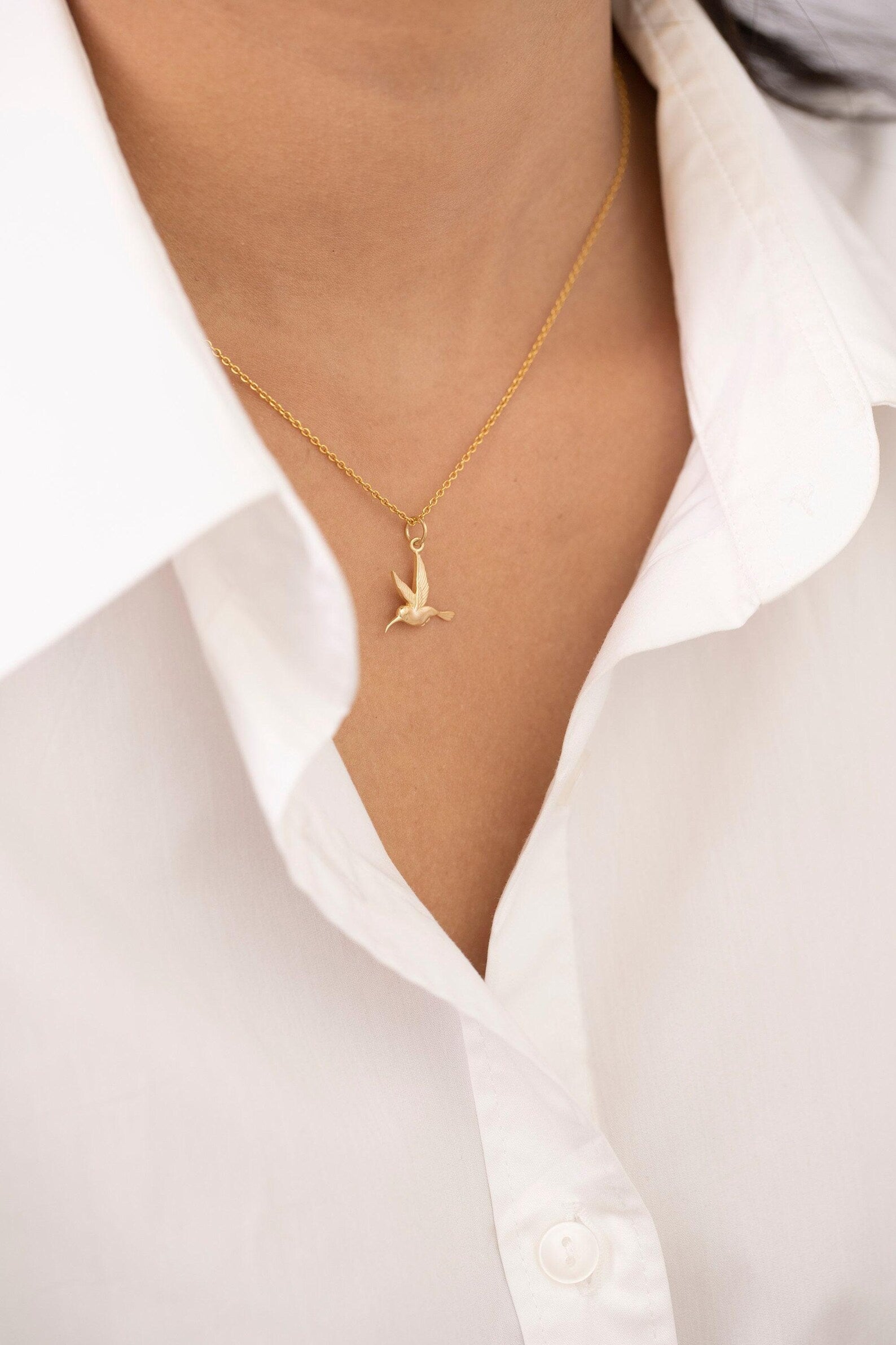 Humming Bird Pendent Necklace, Dainty Bird Necklace, Tiny Bird Necklace, Tropical Bird Jewelry