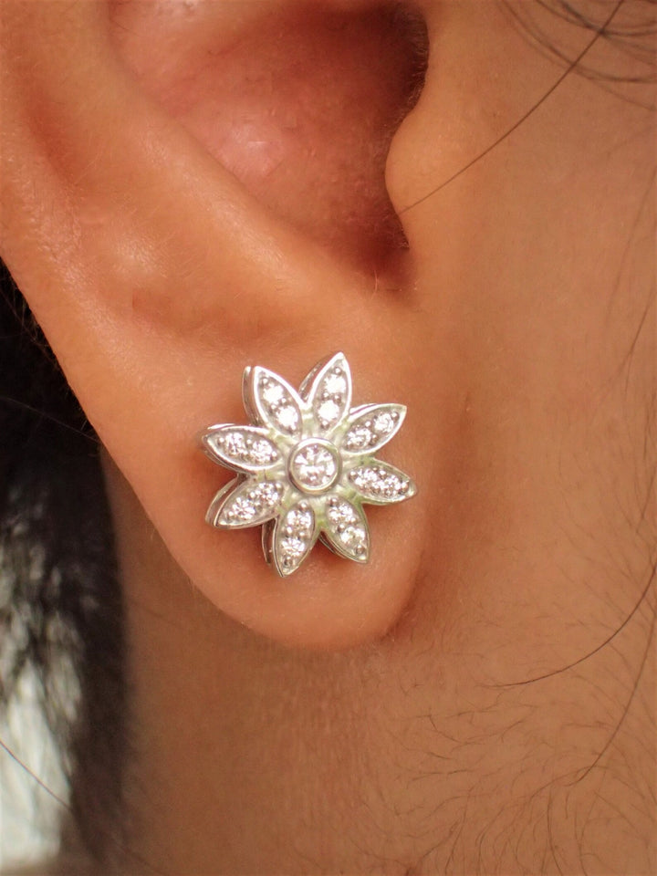 Daisy Stud Earrings / flower earrings / Diamonds Minimalist Earrings / Floral Jewelry