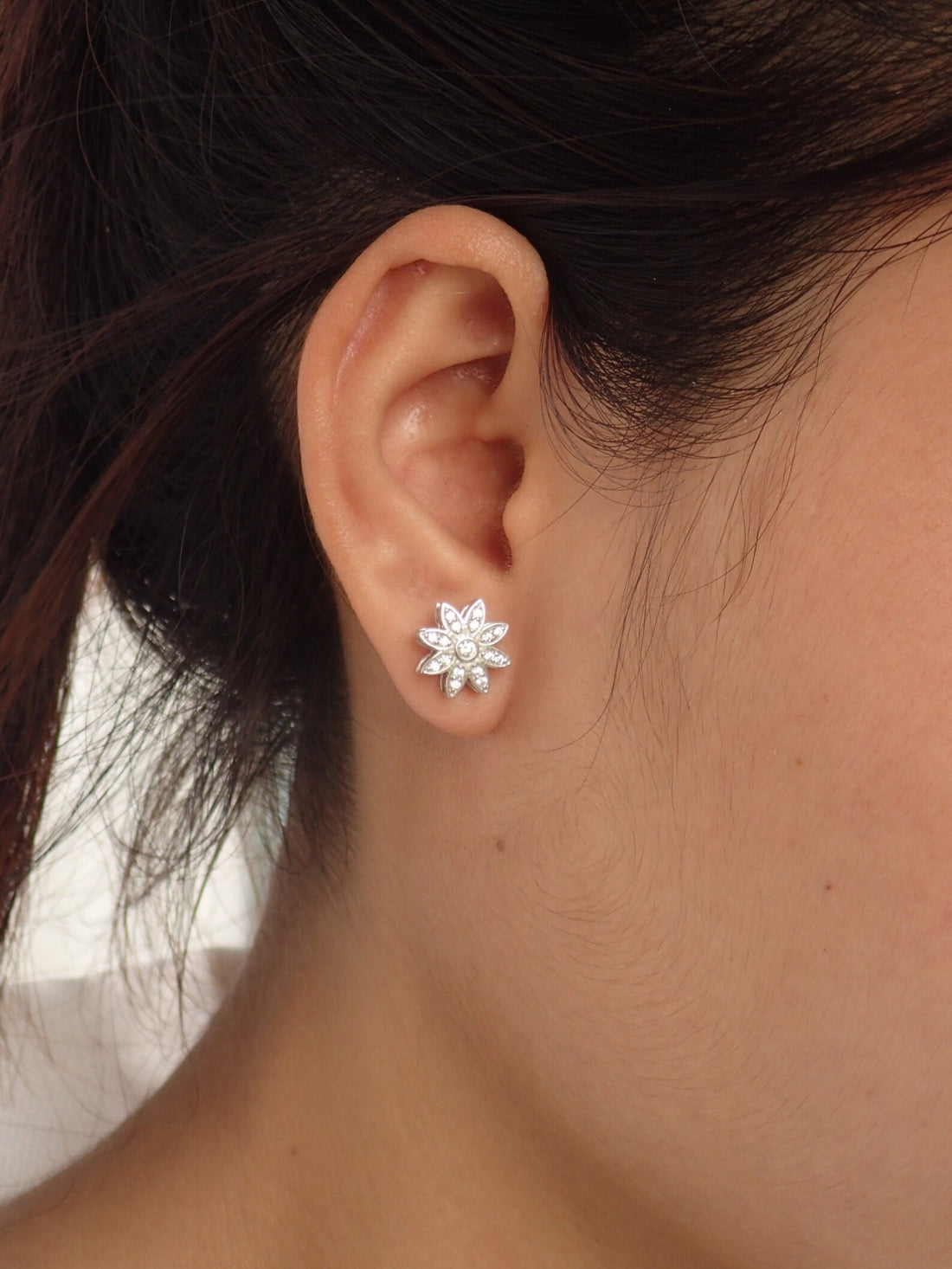 Daisy Stud Earrings / flower earrings / Diamonds Minimalist Earrings / Floral Jewelry