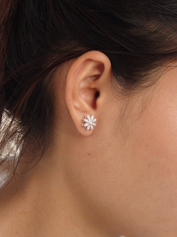 Daisy Stud Earrings / flower earrings / Diamonds Minimalist Earrings / Floral Jewelry