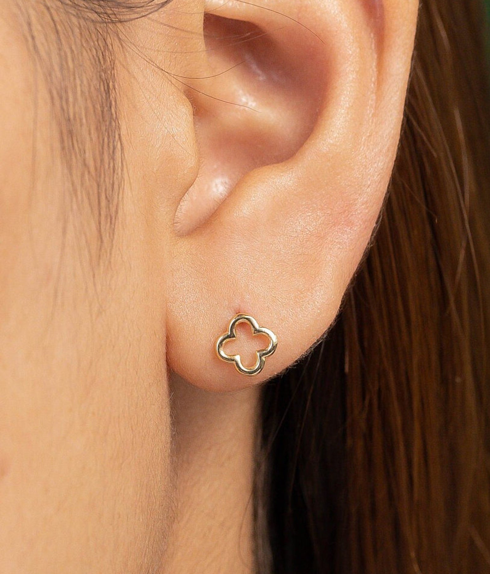 Clover Style Stud Earrings, Sterling Silver Flower Earrings, Tiny Stud Earrings, Minimalist Earrings for Women