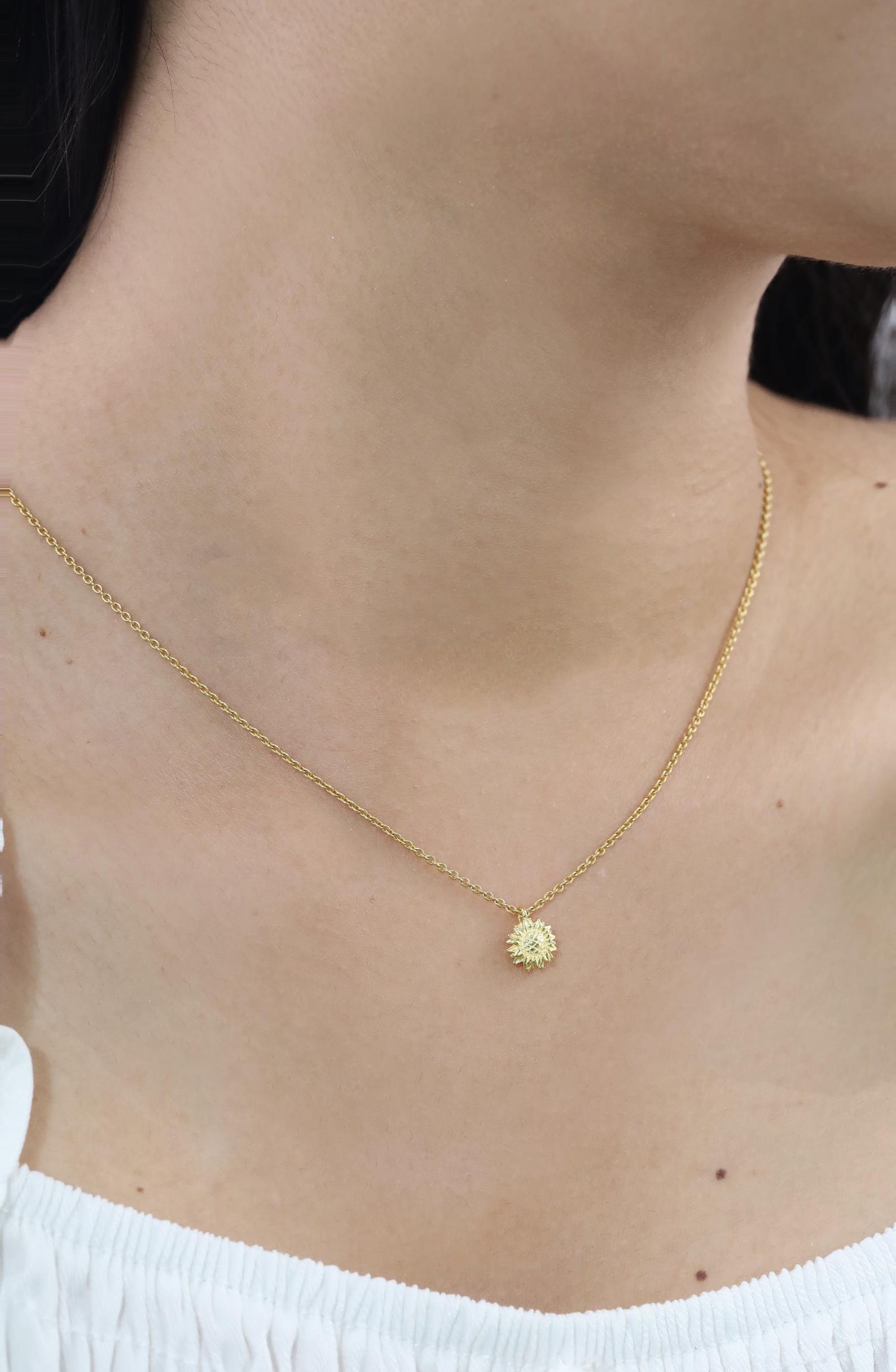 Sunflower Pendant Necklace, Sunflower Necklace, Minimalist Floral Necklace Gift for Her, Dainty Necklace for Women, Wedding Necklace