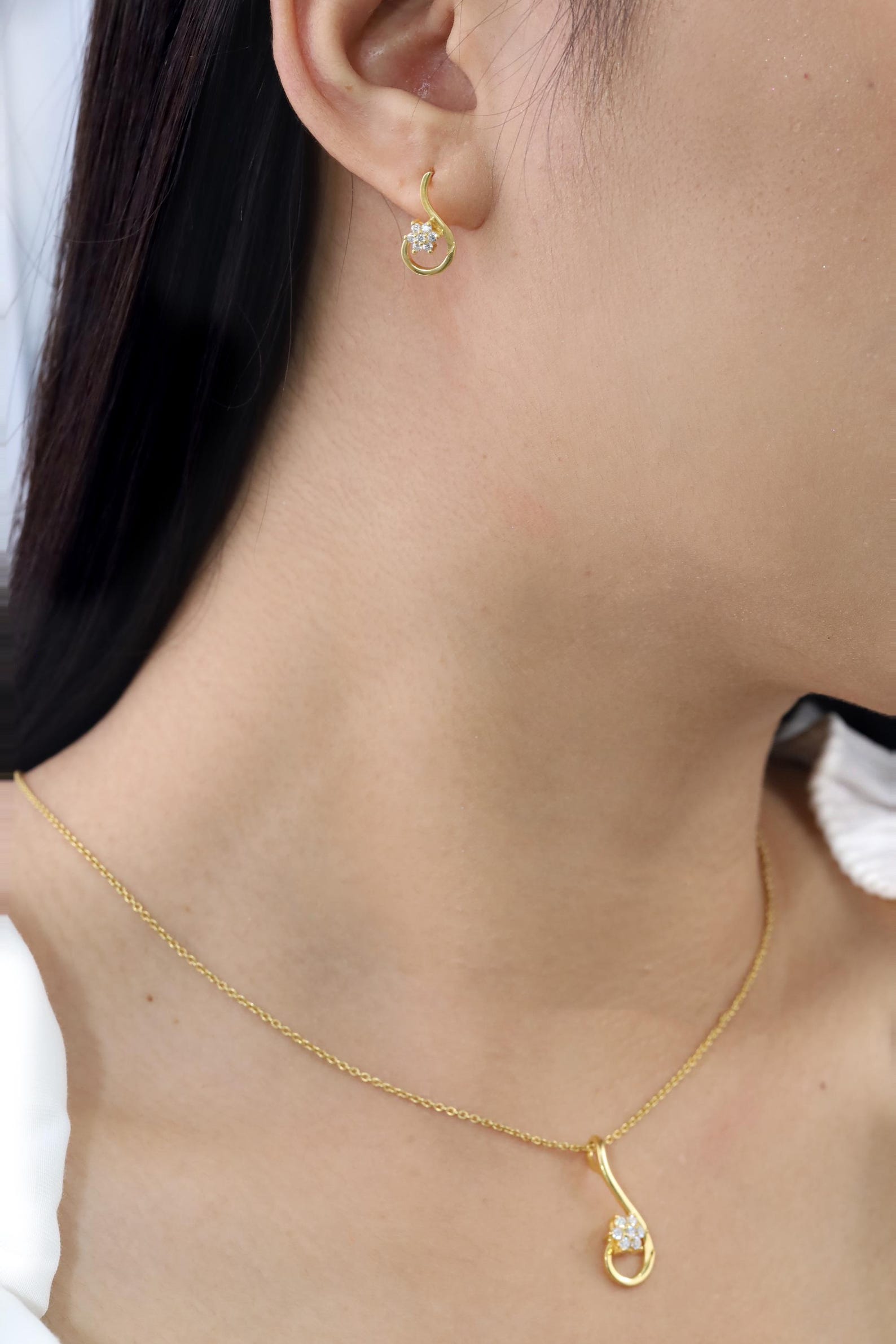 Cluster Diamond Necklace, Cluster Wedding Necklace Gift for Women, Flower Pendant Necklace, Cluster Drop Necklace Gift for Her