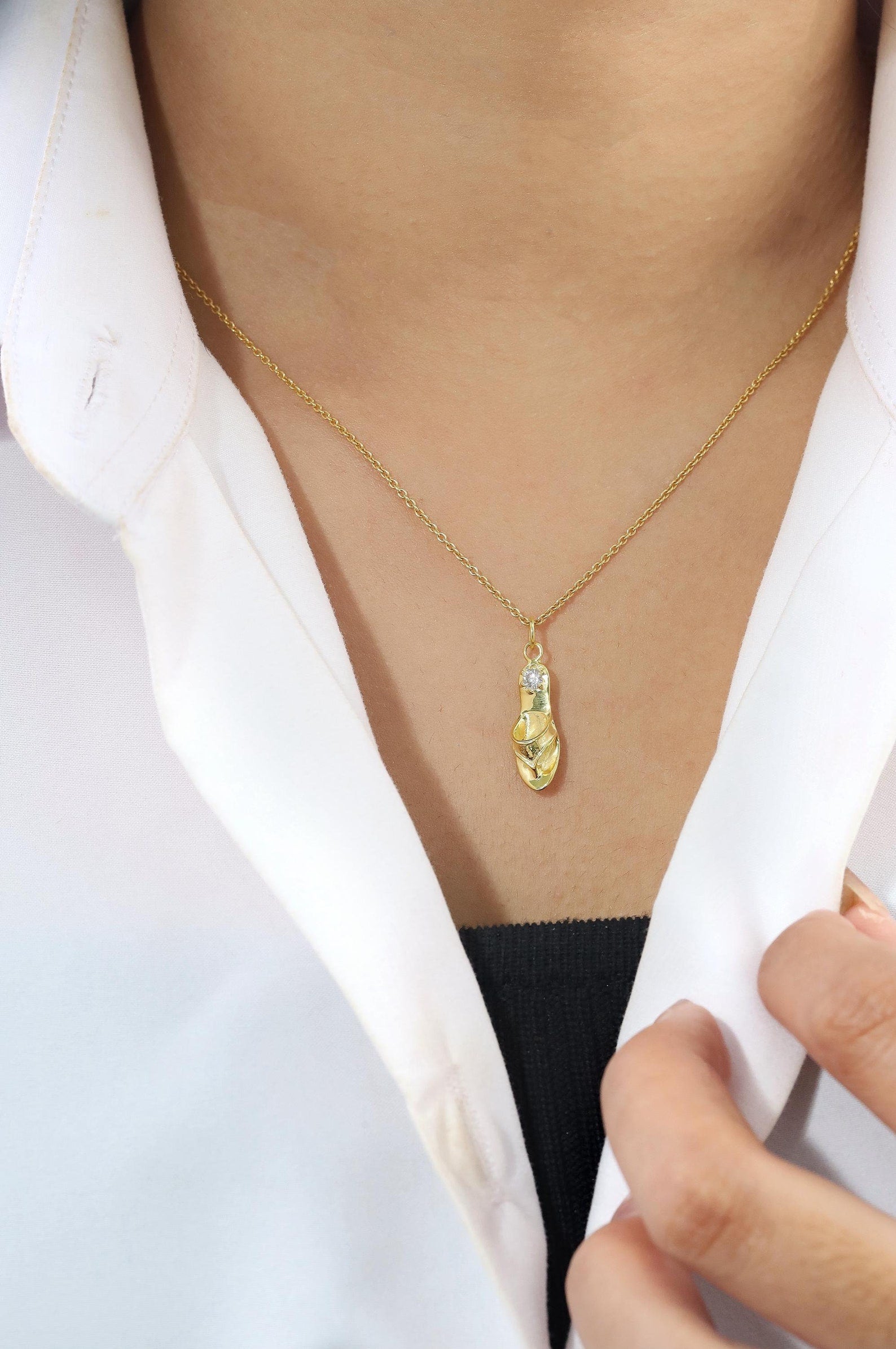 Sandal Shoe Charm Pendant Necklace, Dainty Minimalist Sandal Jewelry, Ladies Shoe Charm Necklace, Bridesmaids Gifts