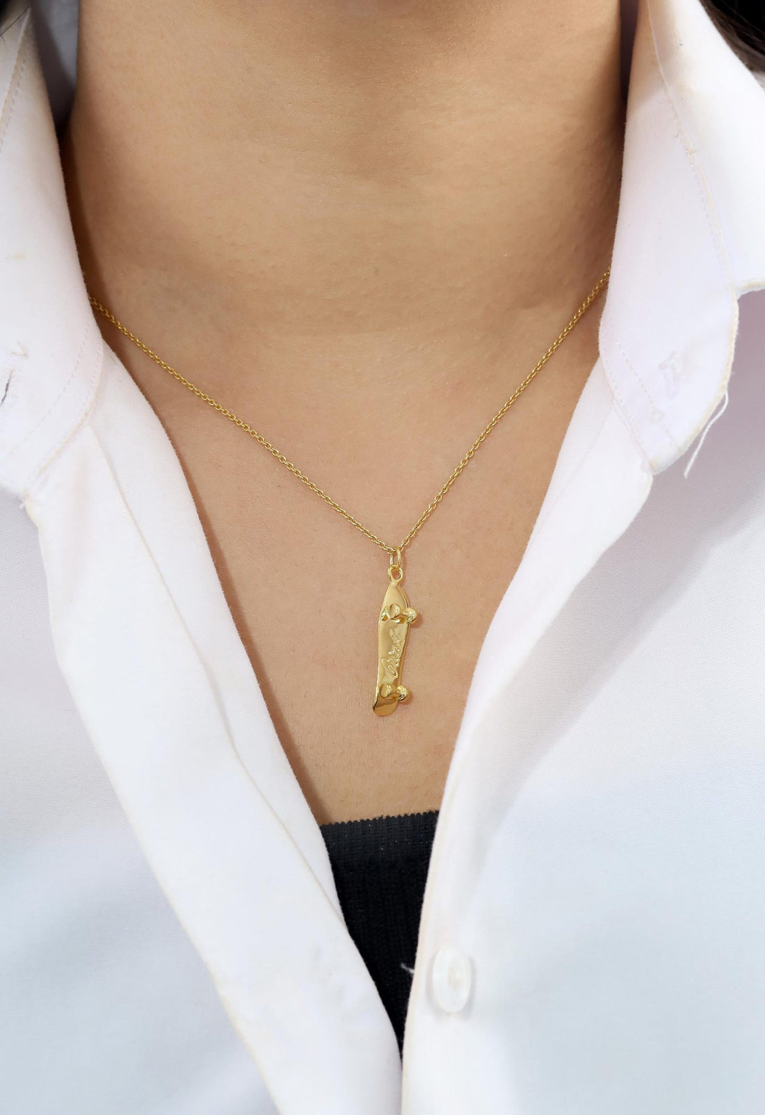 Skateboard Charm Pendant Necklace, Dainty Minimalist Skateboard Jewelry, Skateboard Charm Necklace, Sports Pendant, Gift for Him