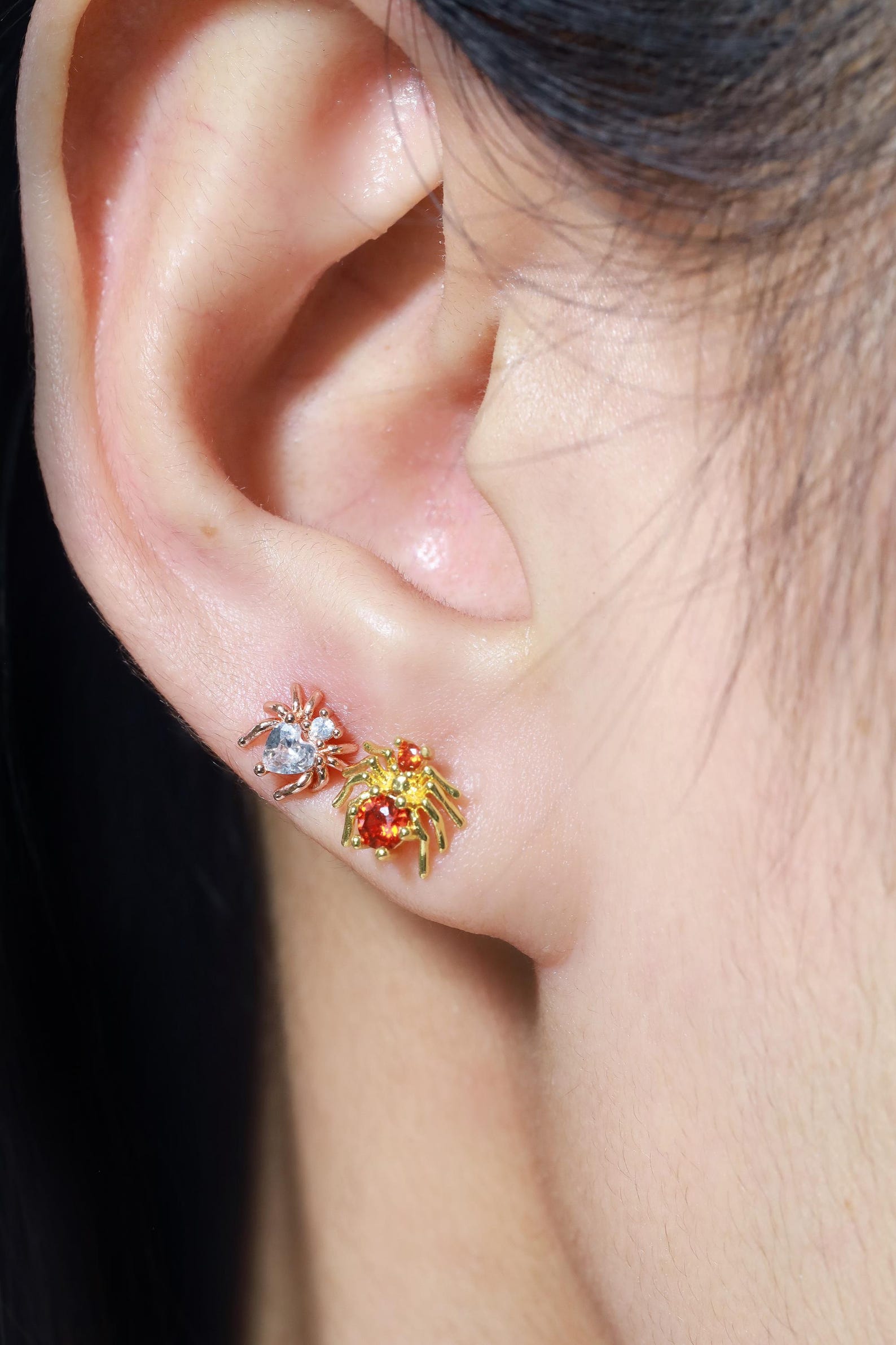 Diamond Spider Stud Earrings, Gothic Halloween Spider Stud Earrings, Spider shape Earnings, Realistic Insect Earrings, Halloween Earrings