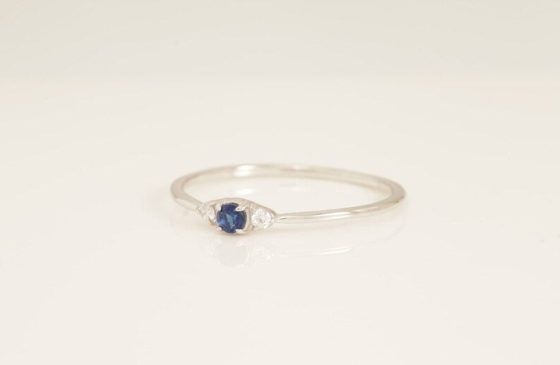 Minimalist Three Stone Blue Sapphire Ring, September Birthstone Ring, Vintage Blue Sapphire Ring, Diamond Engagement Ring