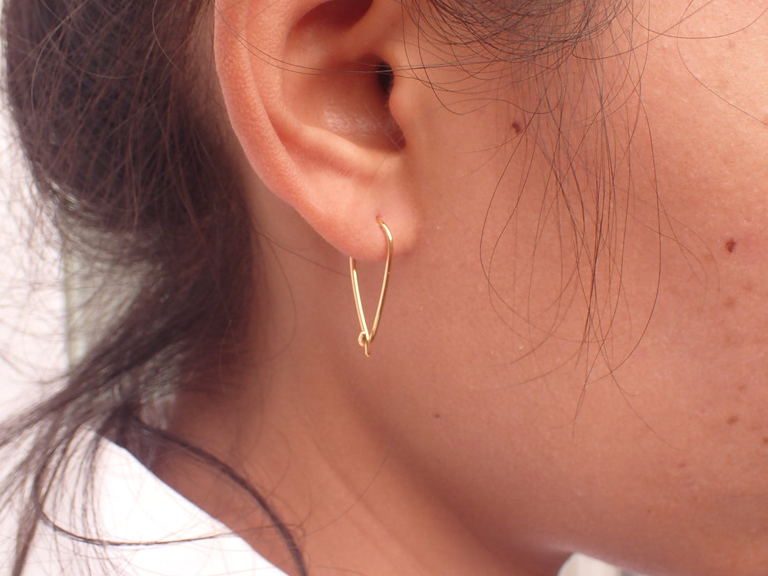 Raindrop Wire Earrings, Minimalist Earrings Gift for Women, Tear Drop Wire Earrings, Pear Shape Earrings, Unique Earrings Design