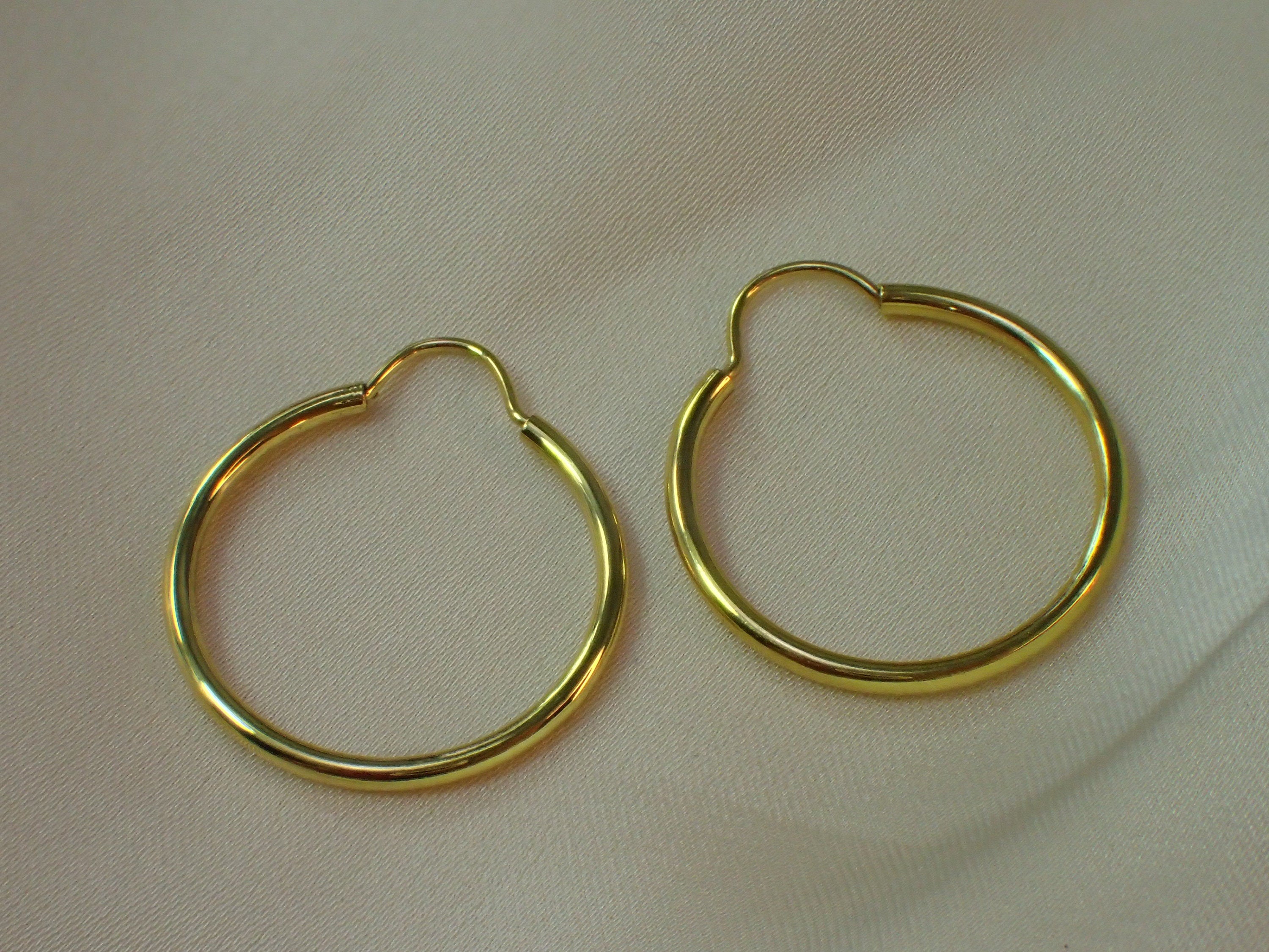 20 MM Minimalist Hoop Earring / Earrings Gift for Women / Bridal Wedding Gift / Huggie Hoops