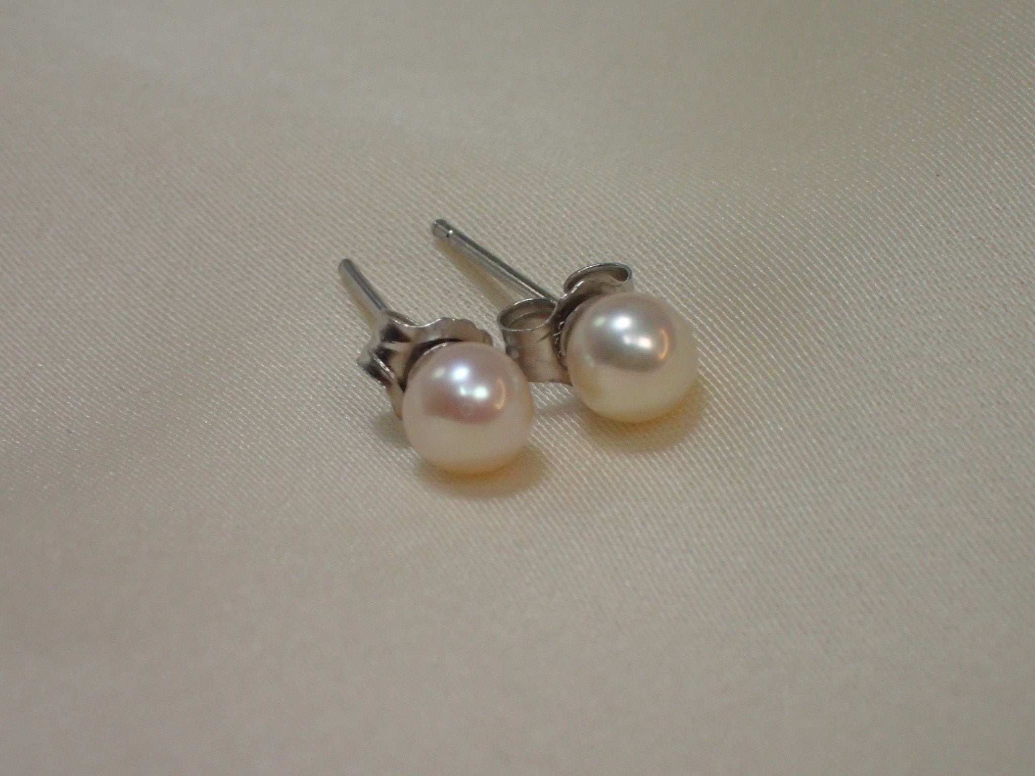 Sterling Silver Freshwater Pearl Earrings / Gold Plated Pearl Stud Earrings / Bridesmaid Gifts / Bridal Party Gift