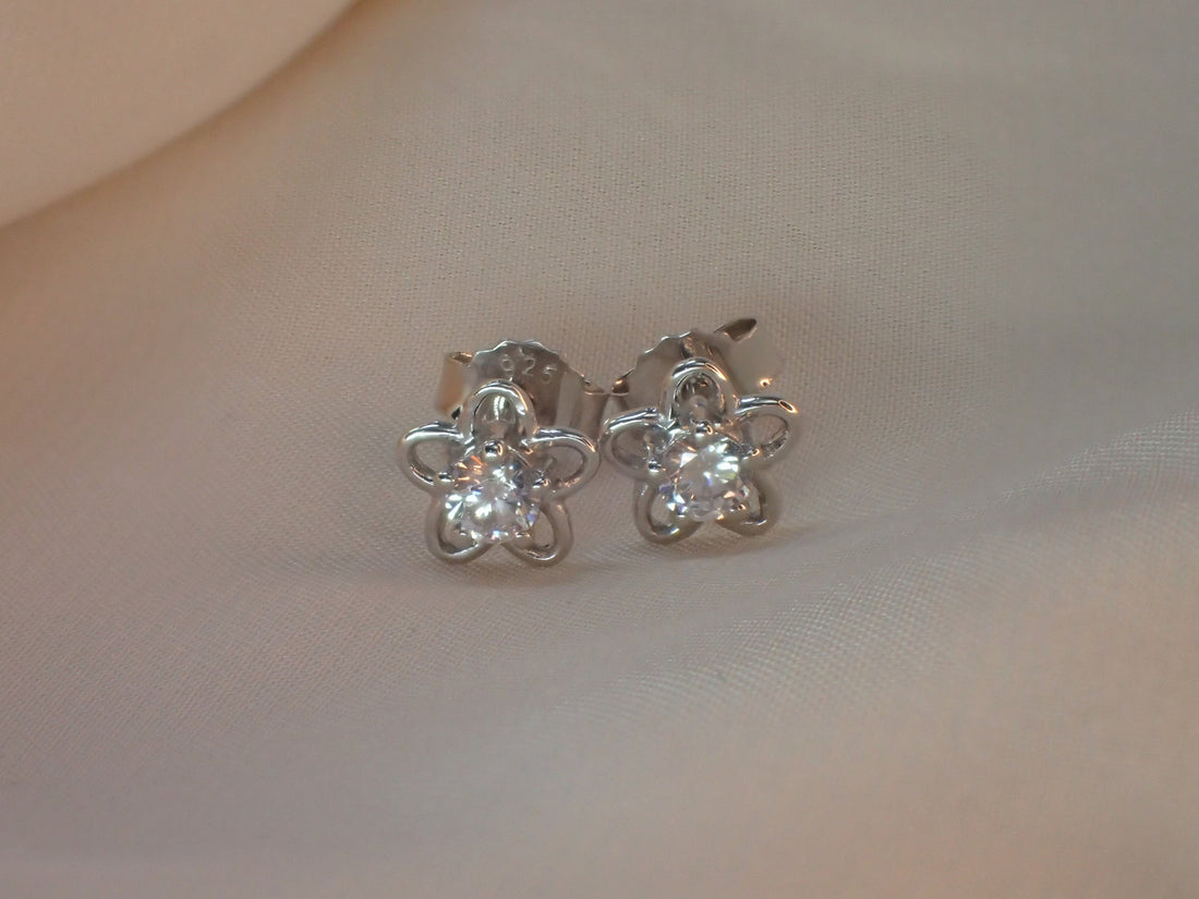 Flower Stud Earrings / flower earrings / Diamonds Minimalist Earrings / Bridesmaid Gift