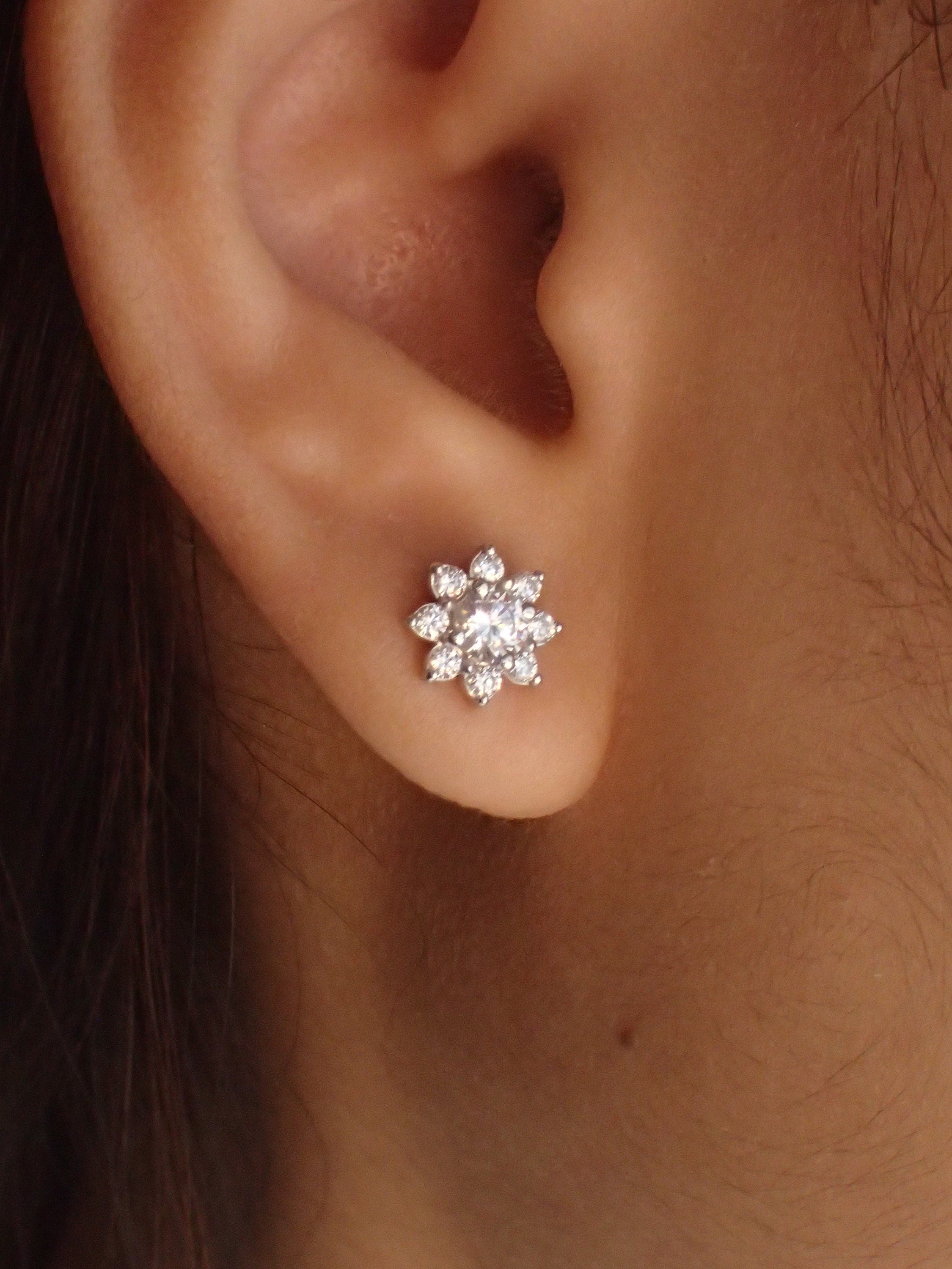 Moissanite Flower Stud Earrings / Flower Stud Charm / Moissanite Minimalist Earrings / Floral Jewelry Gift for Women, Wedding Gift