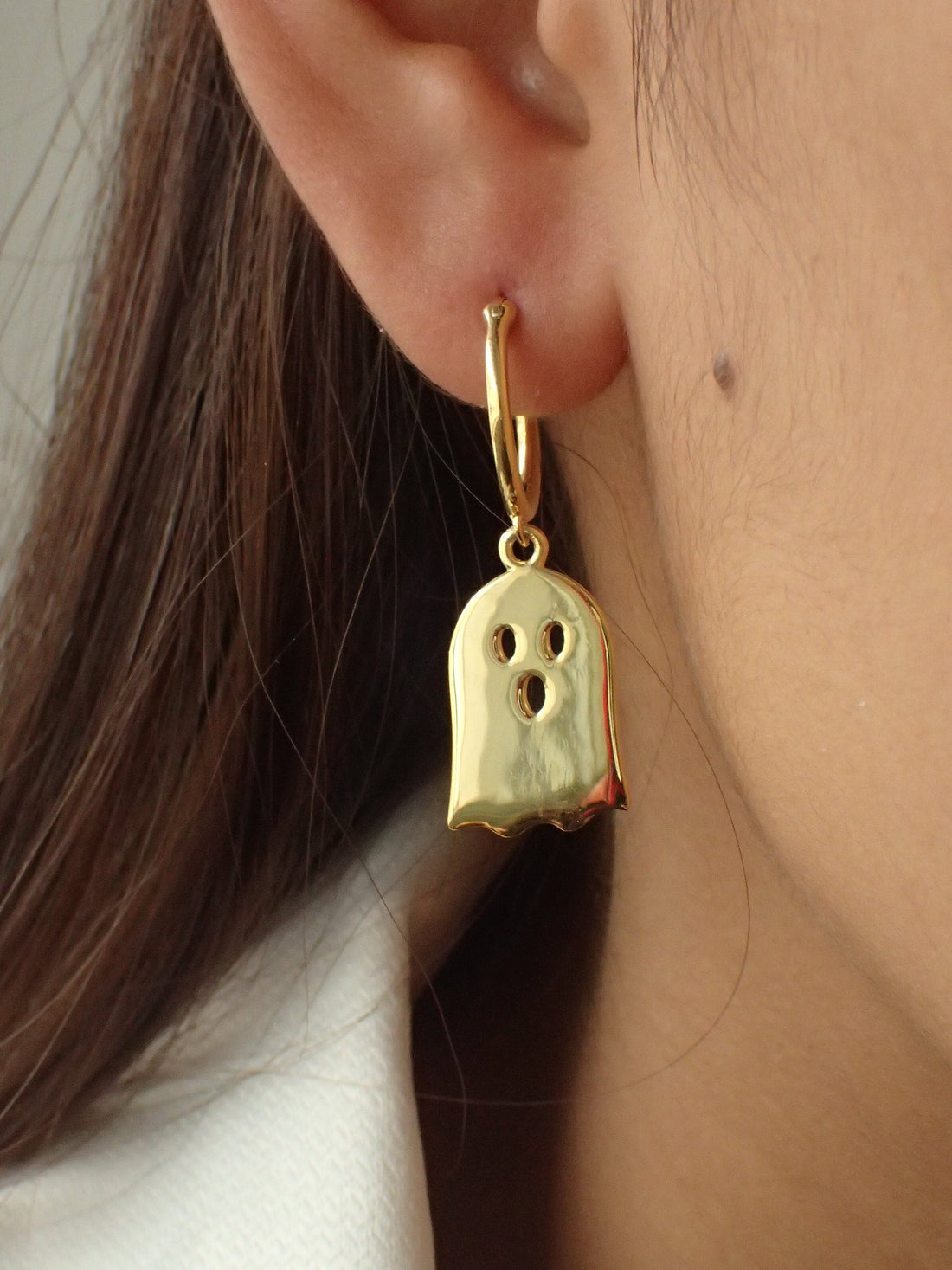 Halloween Hoop Earrings / 18K Gold Cute Ghost Earrings / Spooky Ghost Charm / Minimalist Hoop Earring